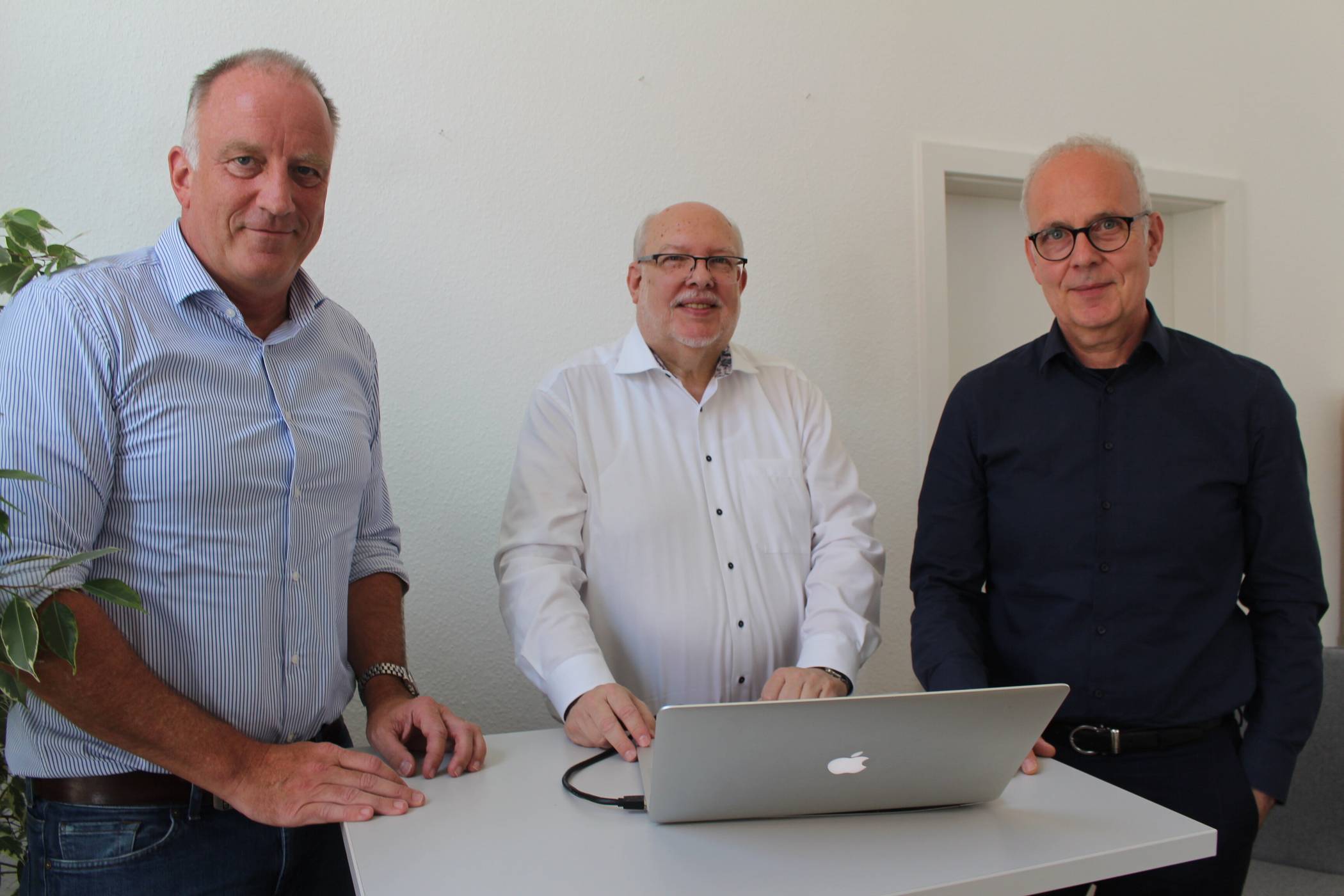 Engagieren sich für die Krefelder Innenstadt: (v.l.) der Vorsitzende der Werbegemeinschaft Christoph Borgmann, der Vorsitzende des Handelsverbandes Hartmut Janßen und  Markus Ottersbach, Geschäftsführer des Handelsverbandes Krefeld-Kempen-Viersen.