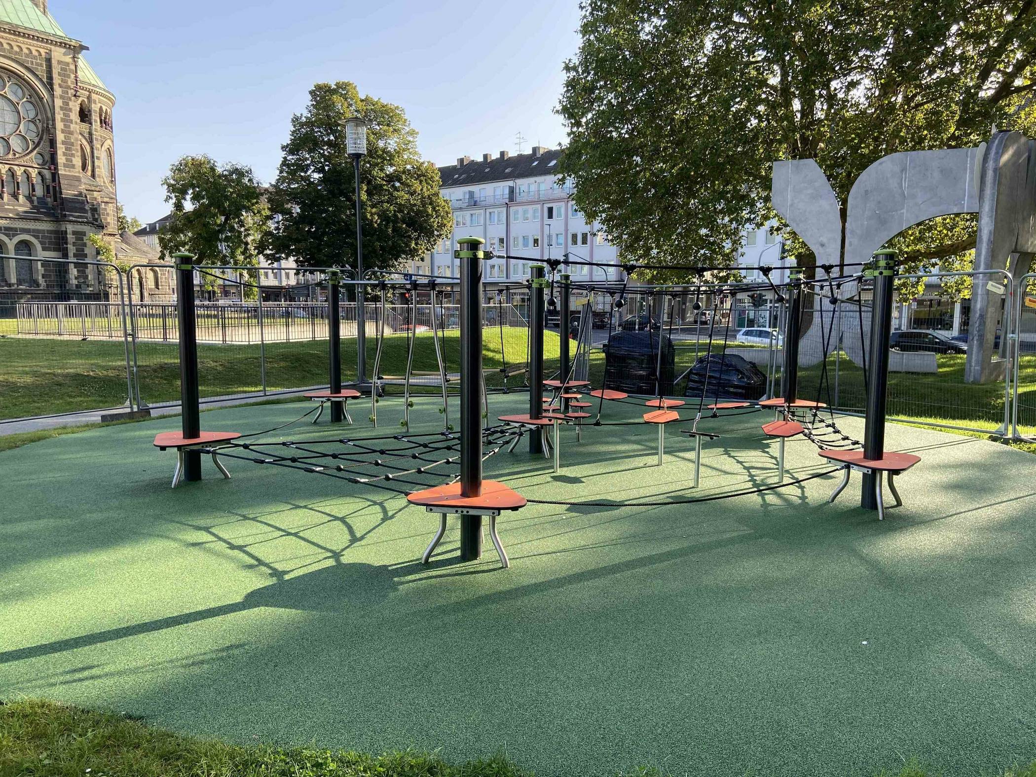  Schöner spielen mitten in der Rheydter City. Am Mittwoch, 3. September, eröffnet der neue Spielplatz auf dem Marktplatz. 