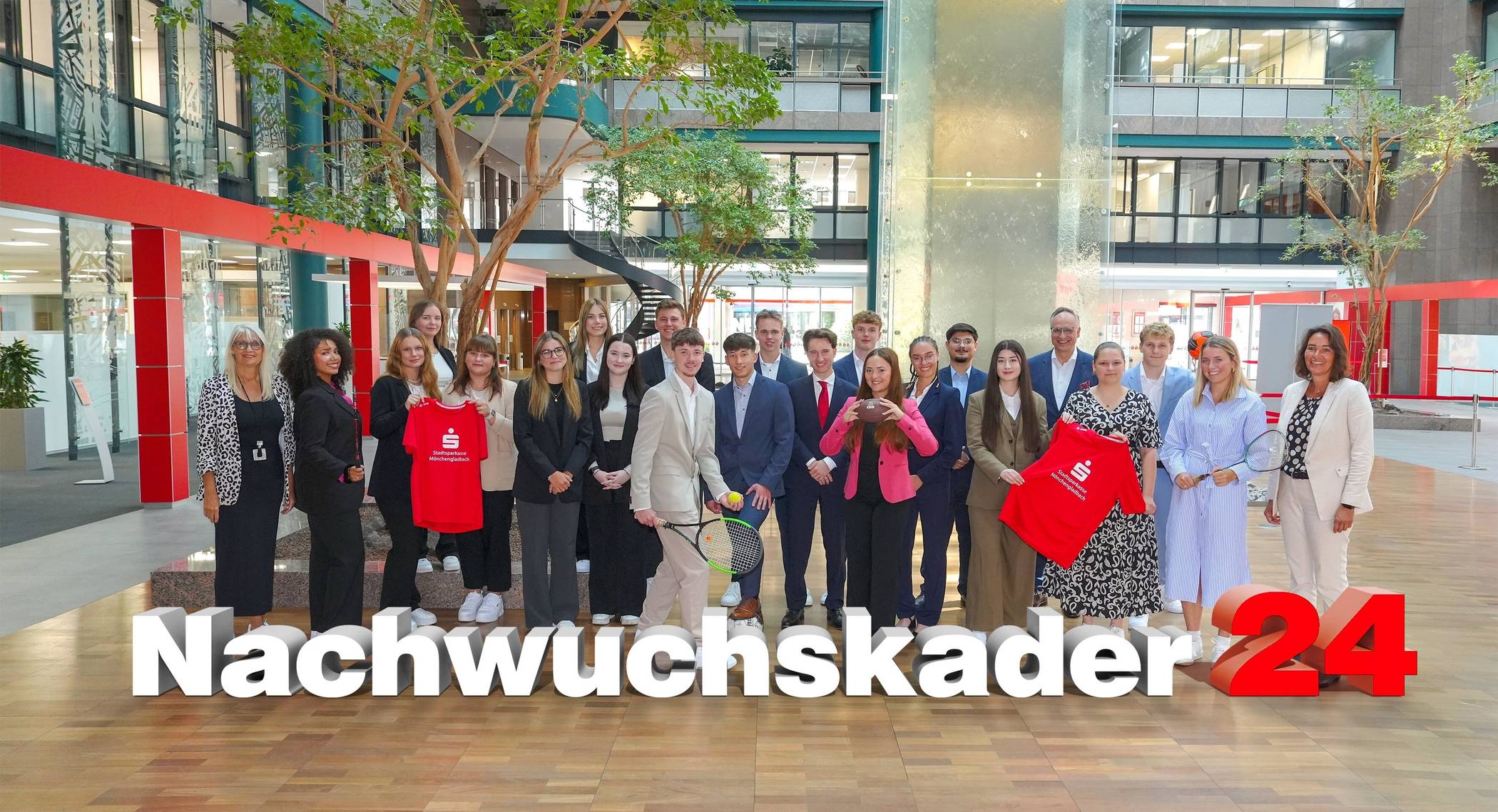 21 Nachwuchskräfte absolvieren bei der Stadtsparkasse Mönchengladbach bis Frühjahr 2027 ihre Ausbildung zur Bankkaufrau/Bankkaufmann.