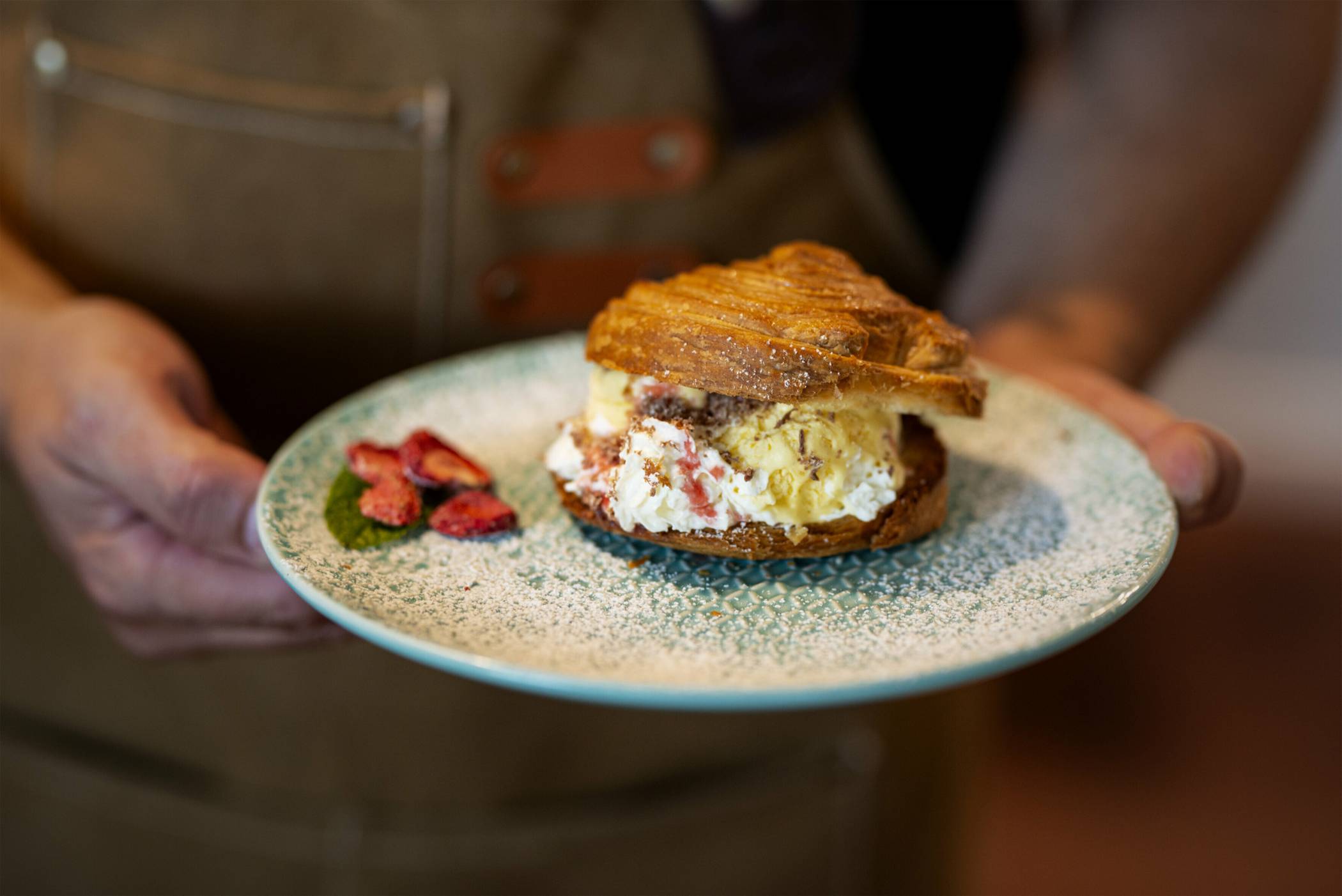 DIE MAYTI ROLLS SEHEN NICHT NUR TOLL AUS, SIE SCHMECKEN AUCH HIMMLISCH – BESONDERS MIT EINER GUTEN TASSE KAFFEE DAZU.