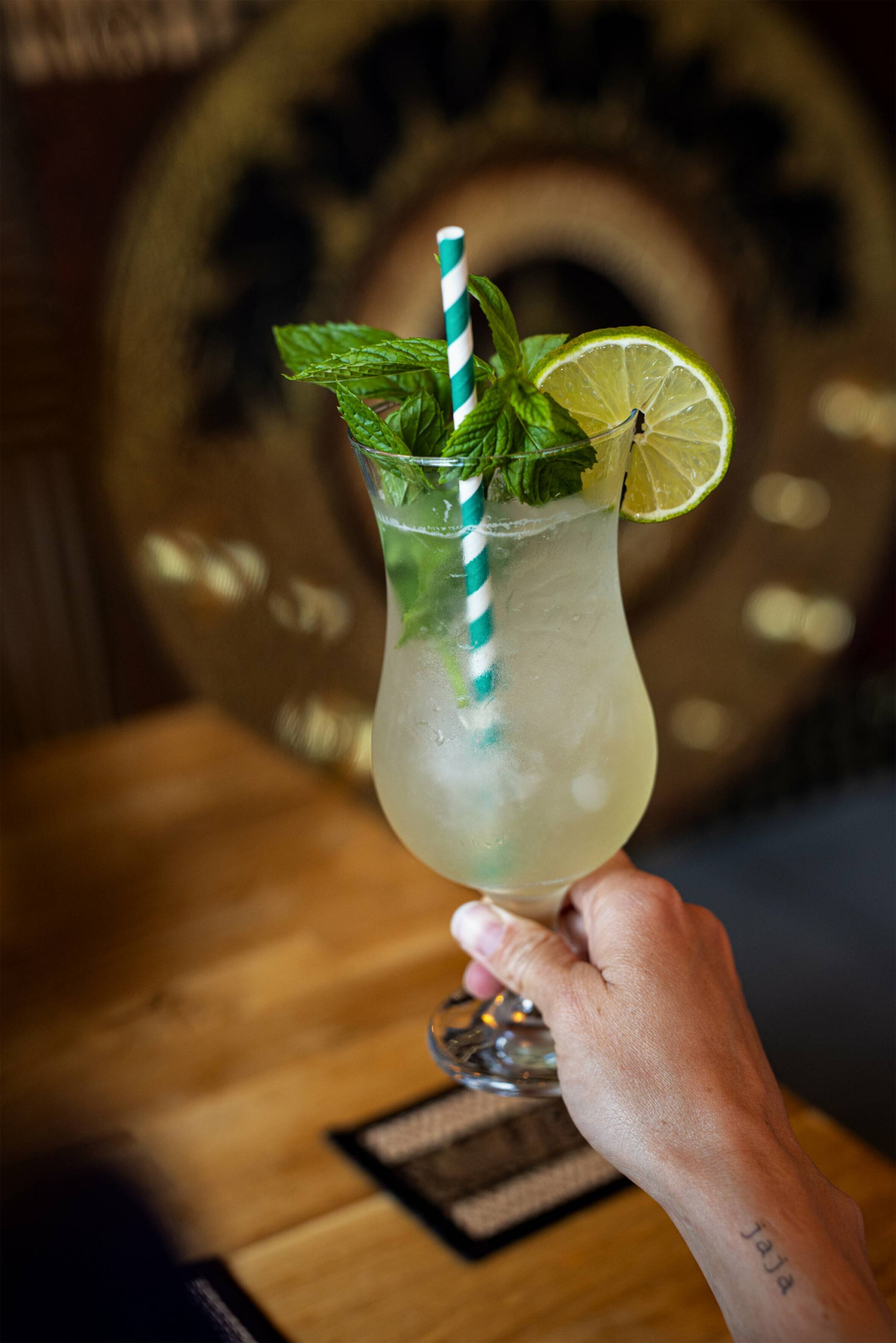 ZUM ESSEN EIN ZITRONENEISTEE: DER IST FRUCHTIG-SÜSS UND SCHMECKT NACH URLAUB.