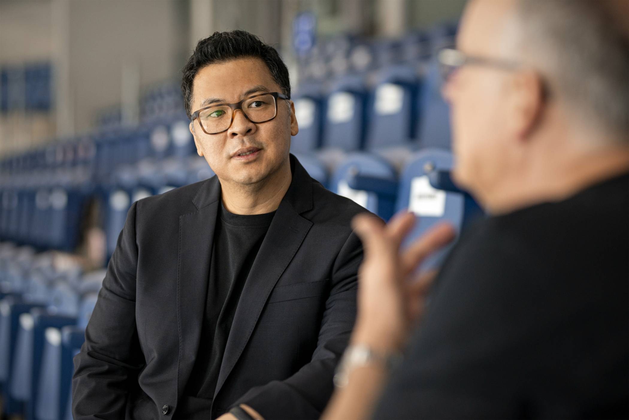 ALS STÜRMER DER KREFELD PINGUINE BESTRITT MARTIN HYUN IN DER SAISON 2004/2005 ZAHLREICHE SPIELE IN DER DEUTSCHEN EISHOCKEYLIGA (DEL).BEIM BESUCH SEINER EHEMALIGEN WIRKUNGSSTÄTTE YAYLA ARENA WERDEN VIELE ERINNERUNGEN LEBENDIG.