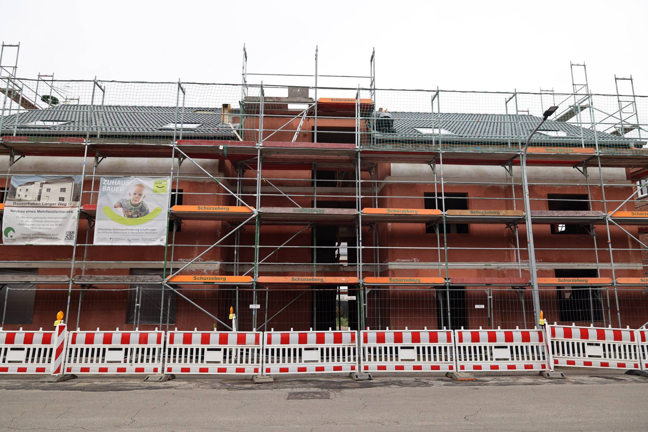 Am Langer Weg in Lürrip errichtet die WohnBau ein Mehrfamilienhaus mit zwölf geförderten Wohnungen.  