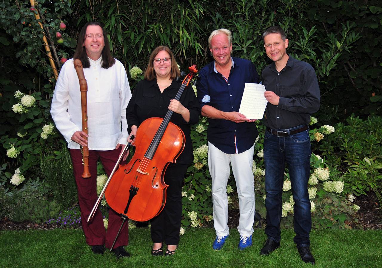 Sind „Hin und weg am Niederrhein“ (v.r.): Christian Behrens (Texte und Bilder), Thomas Hunsmann (Musik und Piano), Karin Jochums (Cello) und Volker Kuinke (Flöten).