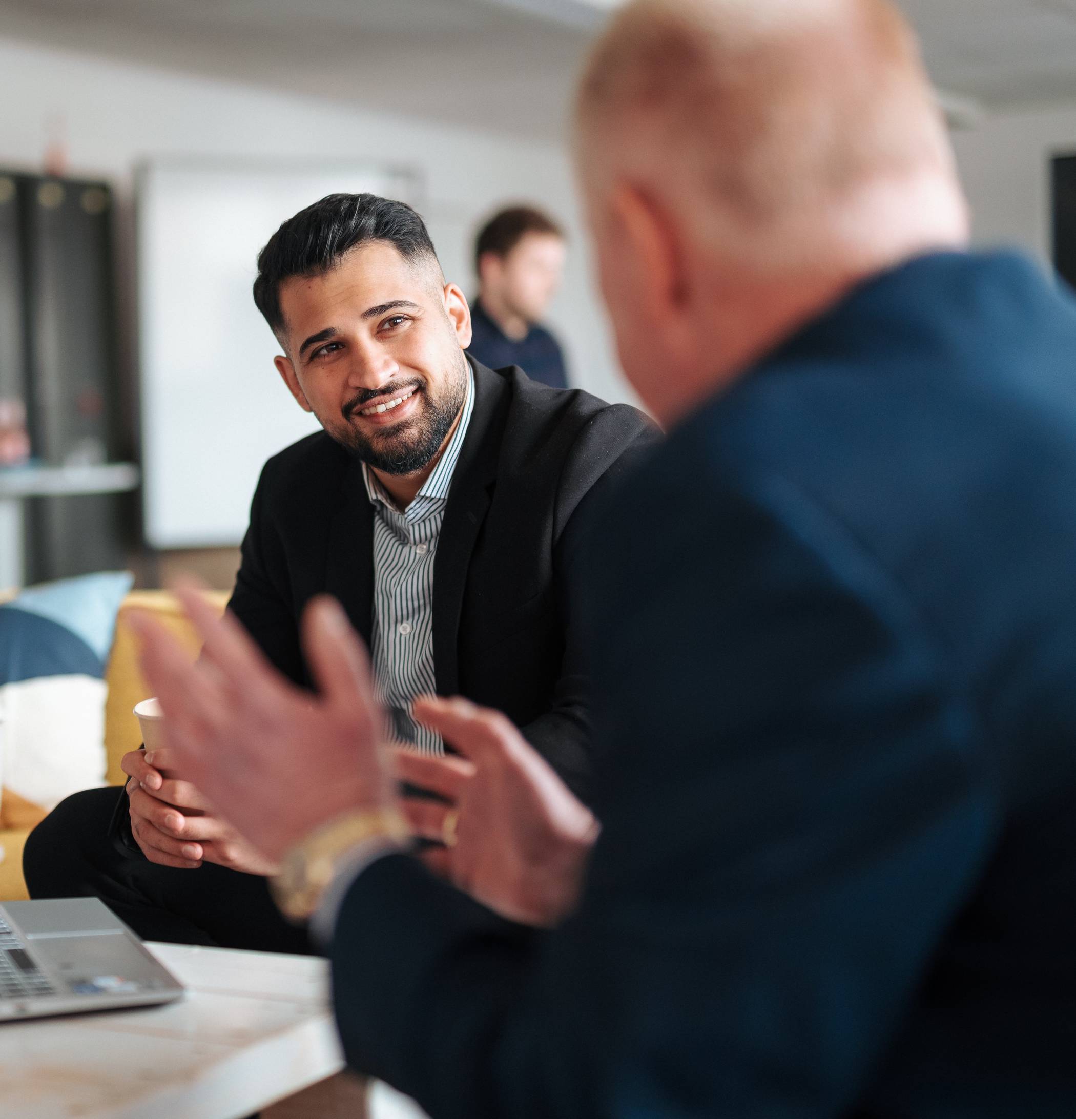  Enver Yilmaz hat mit zwei Geschäftspartnern 2022 eine Firma gegründet. Bei der diesjährigen Gründungswoche steht er jetzt selber auf der Bühne.   