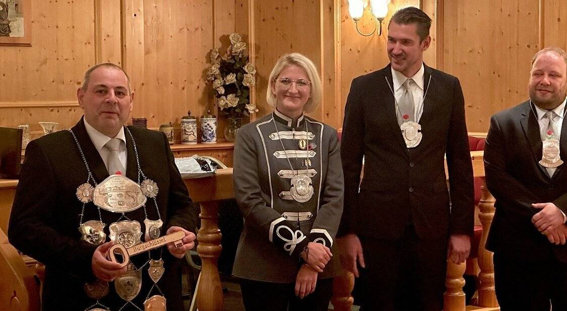 Unser Foto zeigt die Übergabe des