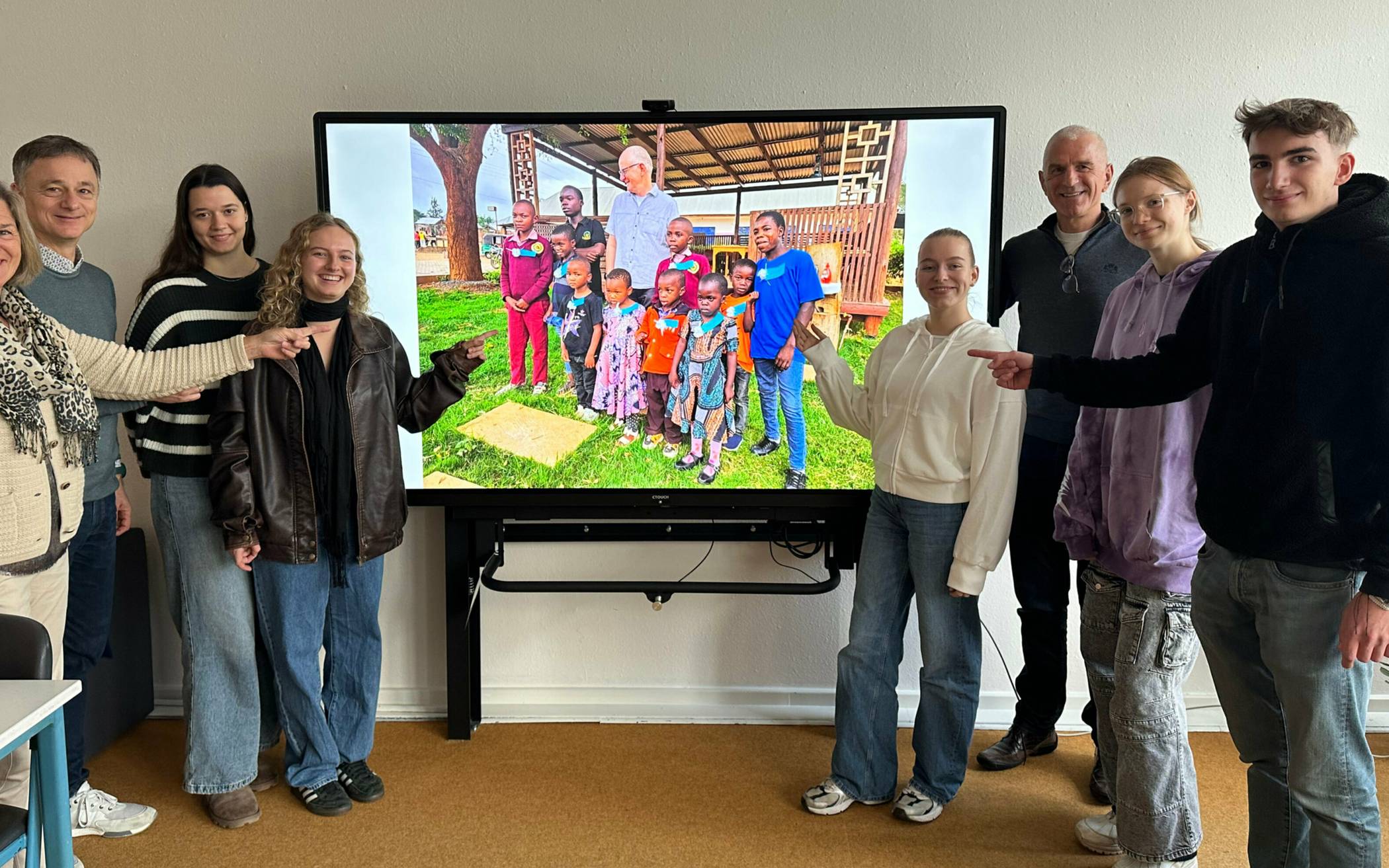 Eine Hälfte des erlaufenen Geldes ging an IOP Germany, dem Ilula Orphan Project (Tansania) zu Gute. Foto: Stadt Willich