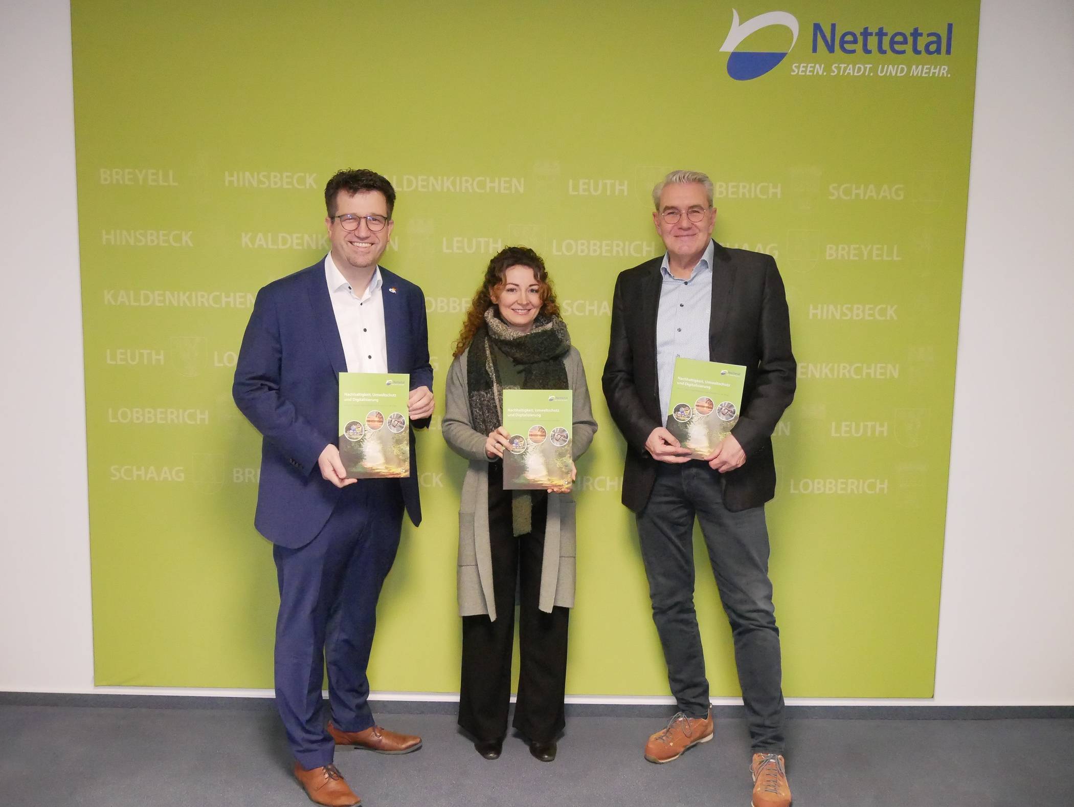 Bürgermeister Christian Küsters, Agnes Steinmetz (Fachbereich Umwelt, Nachhaltigkeit, Mobilität und Steuerung), Markus Grühn (Geschäftsbereichsleiter Stadtentwicklung und Bauen). 