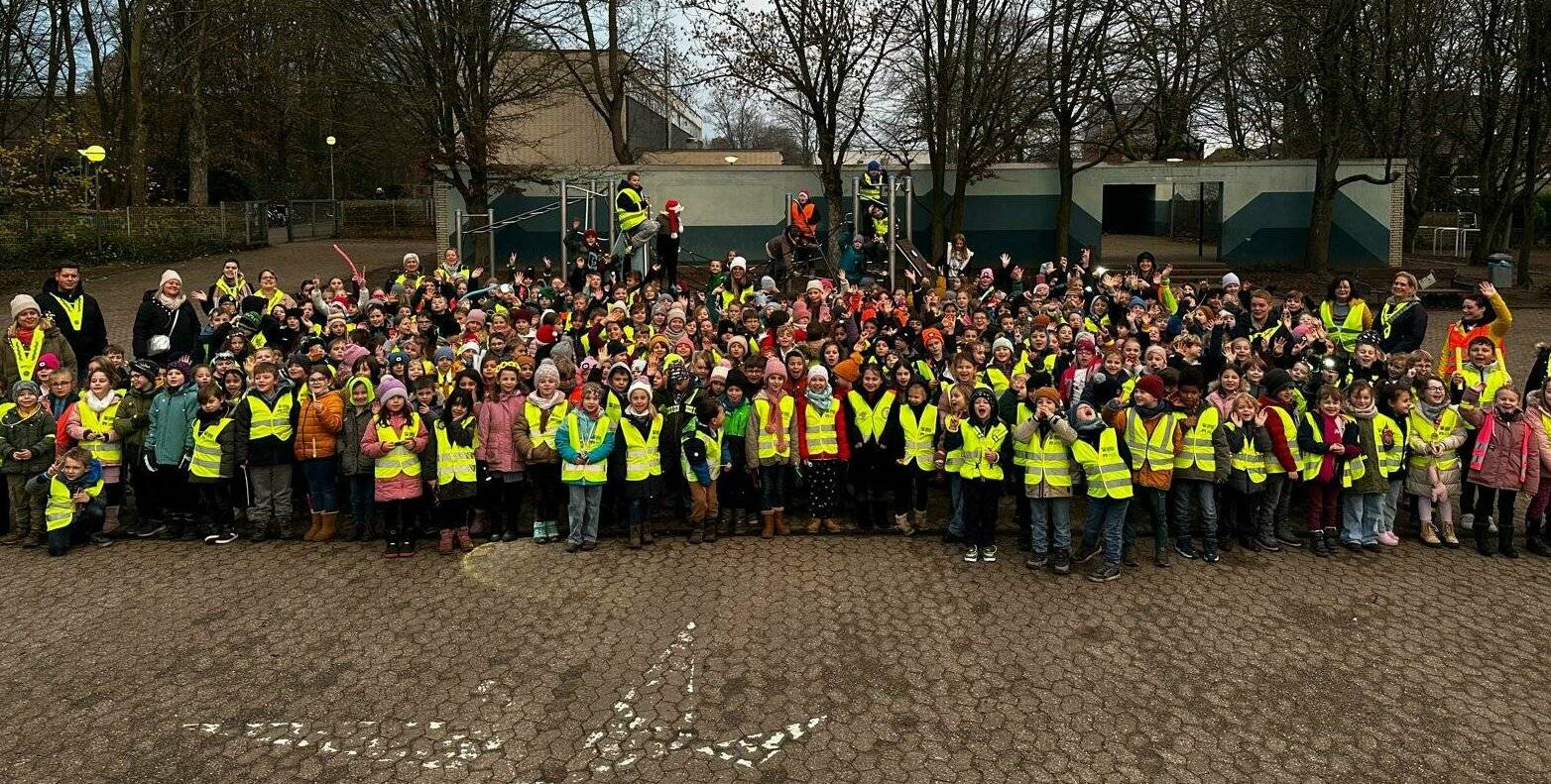  Am Mittwoch gab es wieder die Glühwürmchen-Aktion. Foto: Kreispolizei Viersen 