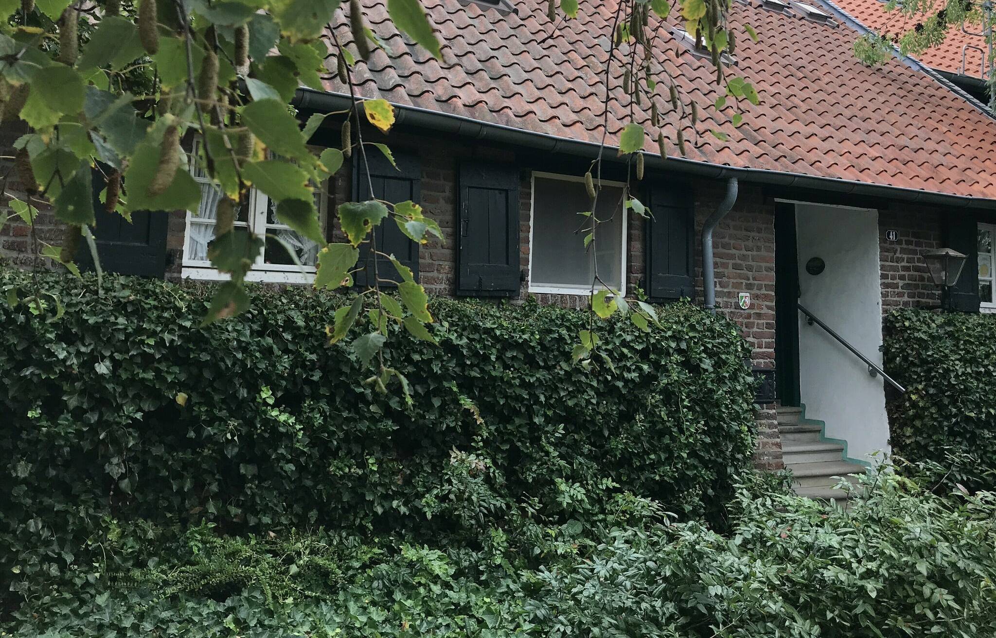  Der Nauenhof zu Latum ist heute ein malerisches Wohnhaus, das noch viel Geschichte erahnen lässt. 