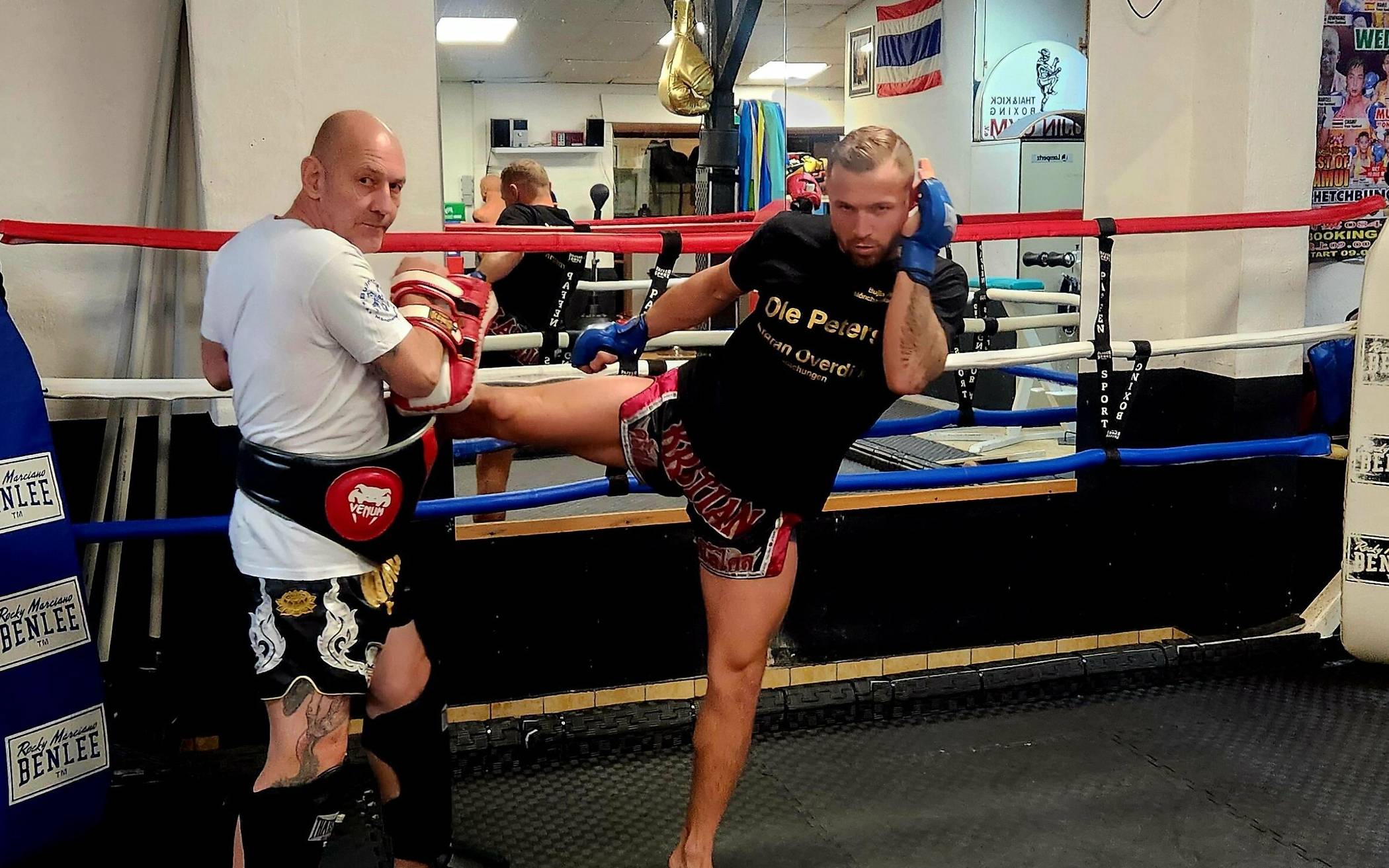  Kristian Malocaj (r.) bereitet sich mit seinem Trainer Marco Hartmann auf den großen Kampf nächste Woche in Wuppertal vor.   