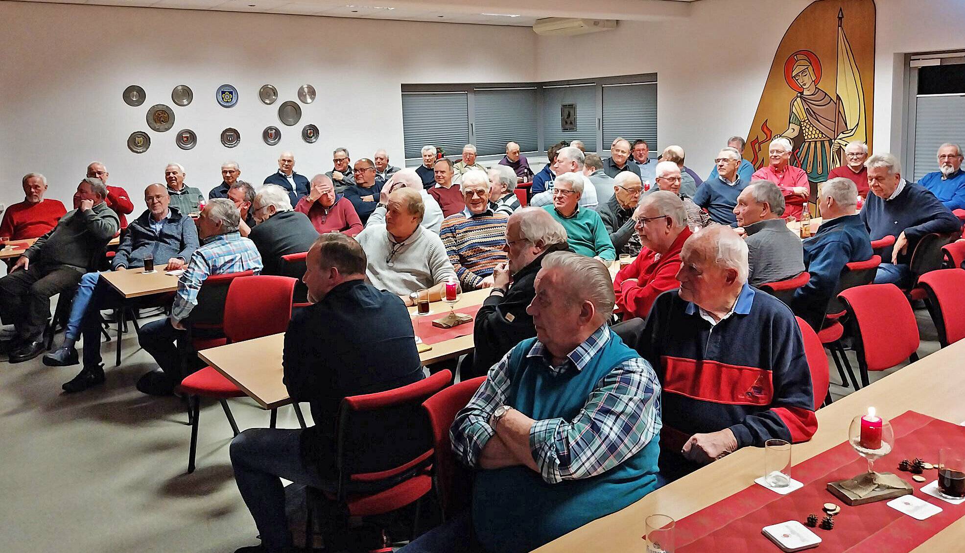 Im Schulungsraum der Freiwilligen Feuerwehr Schiefbahn