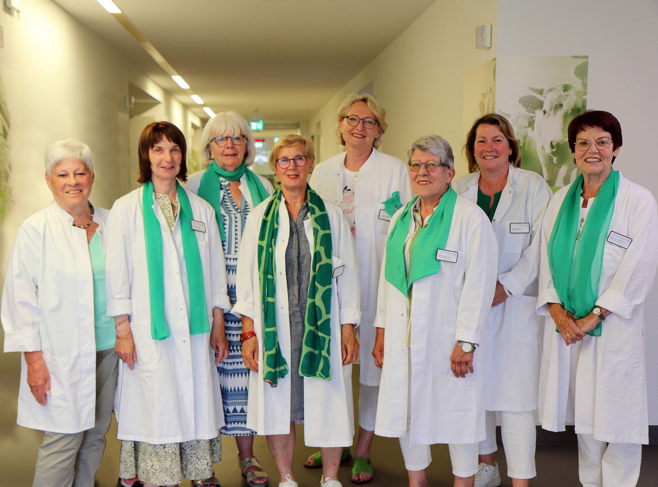 Die „Grünen Frauen“ des St. Irmgardis-Krankenhauses suchen Verstärkung. Foto: Archiv, bearbeitet von David Weierstahl
