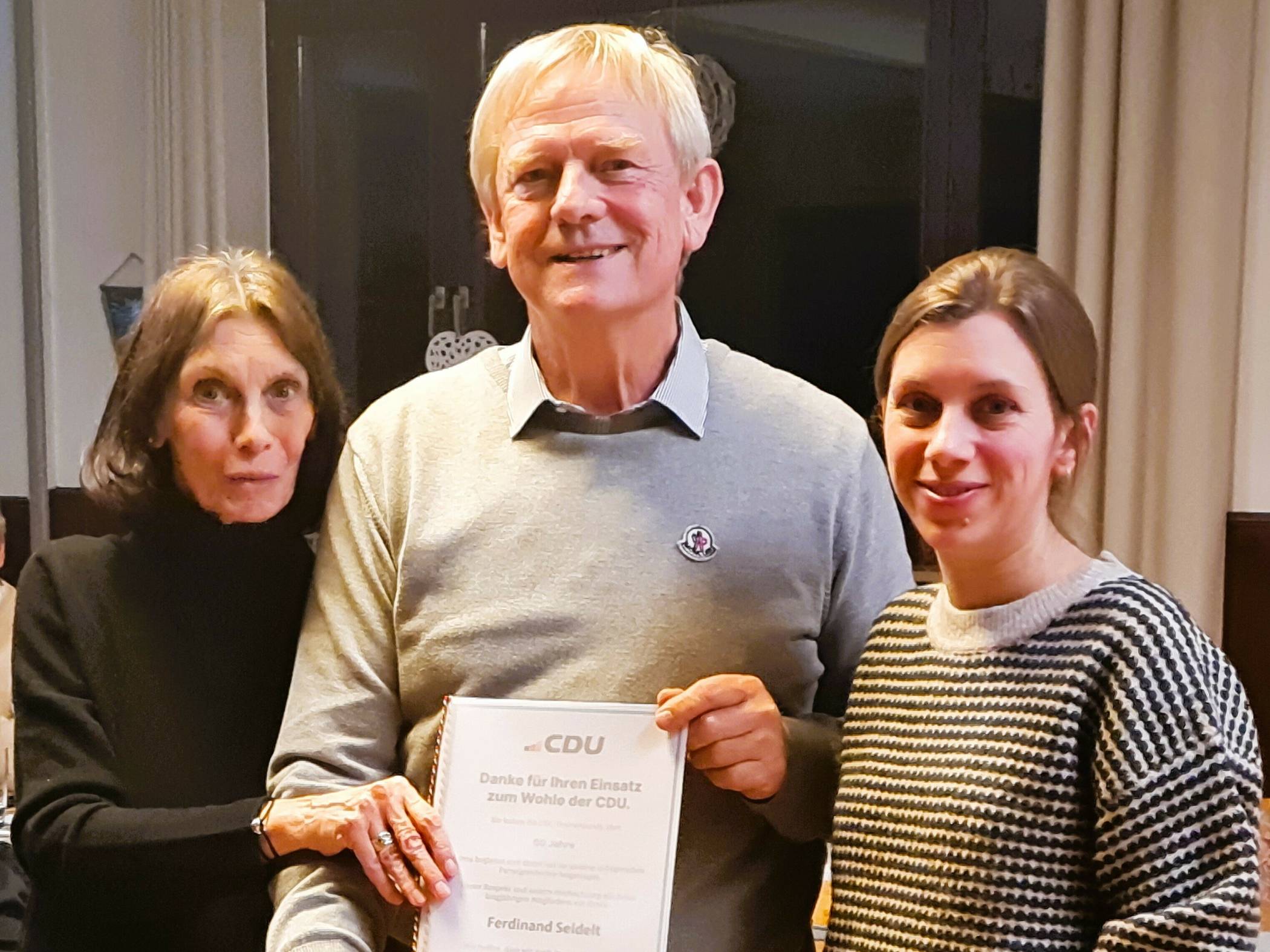 Iris Seligmann-Pfennings, Ferdi Seidelt und Bezirksvertreterin Katharina Bohrmann-Pfenning