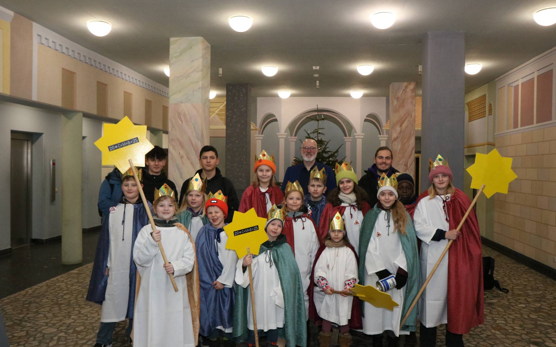 Kreisdirektor Ingo Schabrich begrüßte die Sternsinger