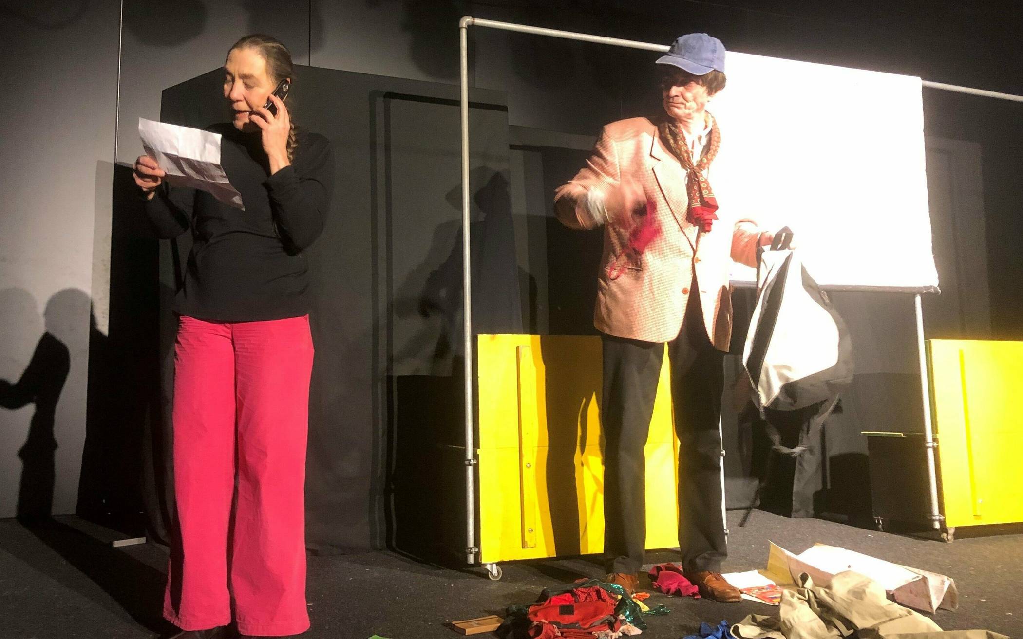  Die Schauspieler Astrid Sacher und Frédéric Camus brachten den SMG-Schülern die französische Hauptstadt näher. 