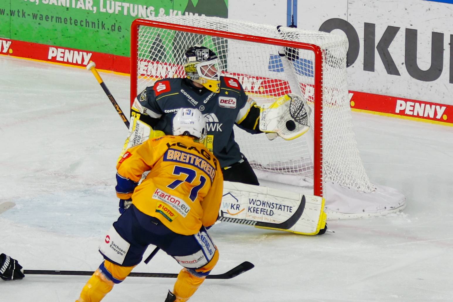 Torhüter Felix Bick bleibt ein Pinguin