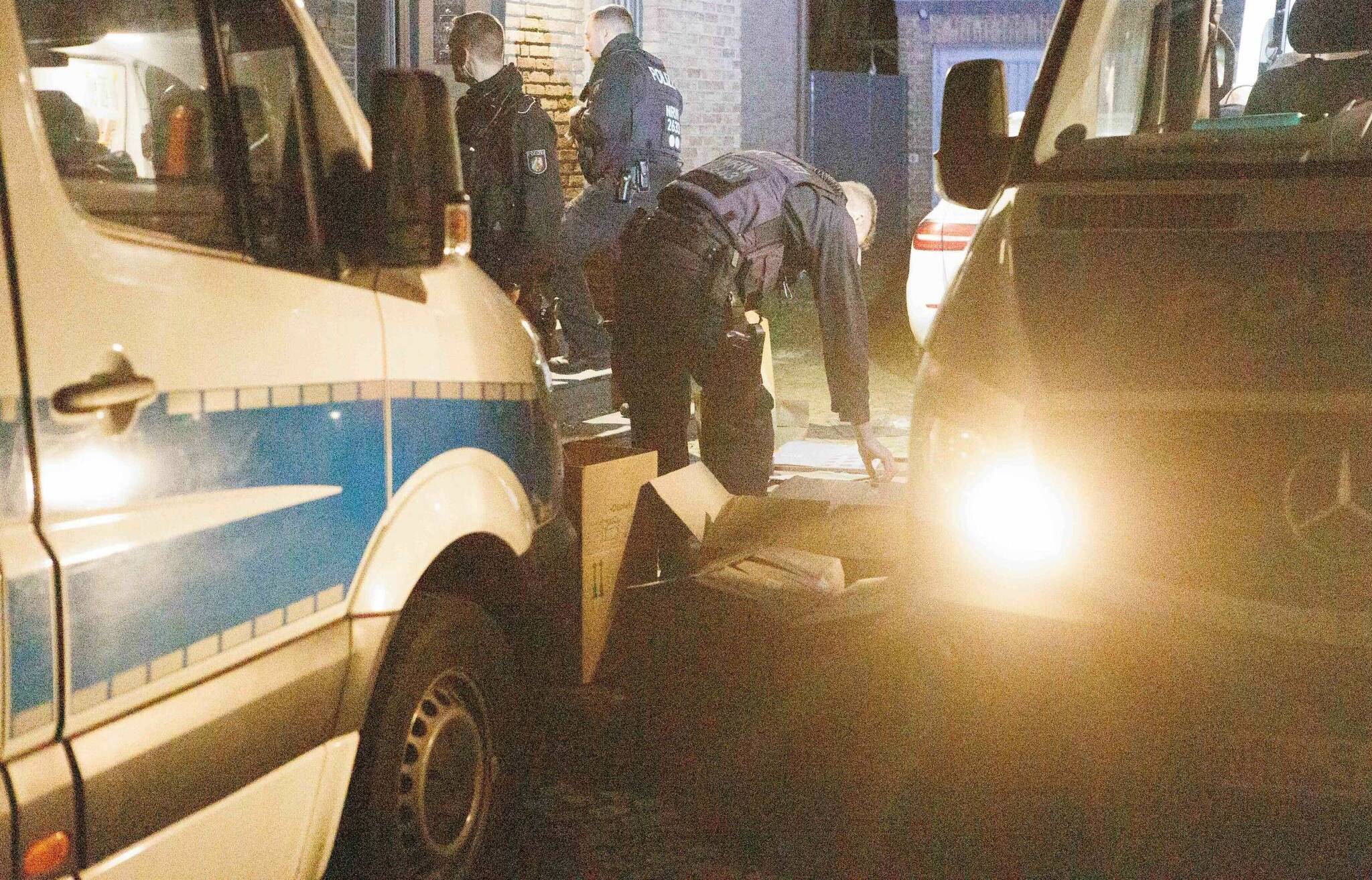 Behörden gehen gegen Schleuserbanden vor