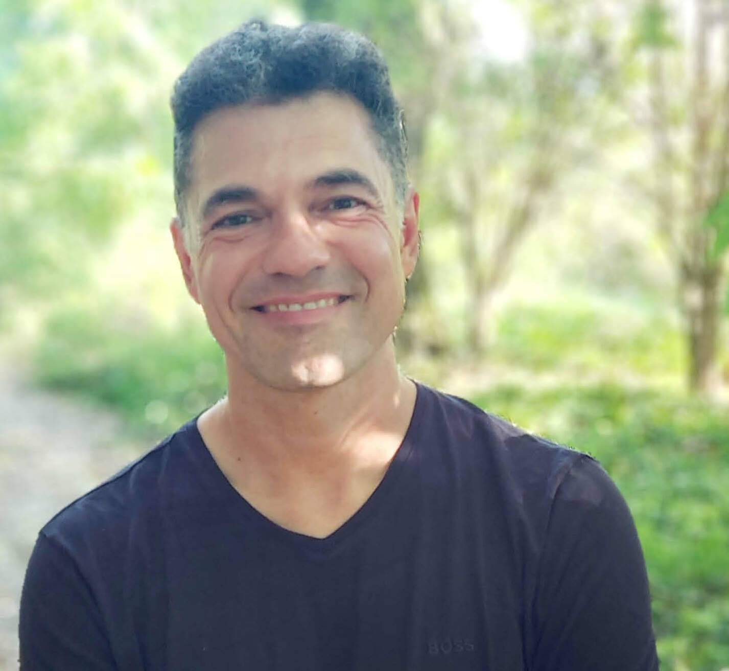 Der Kinder- und Jugendbuchautor Akram El-Bahay