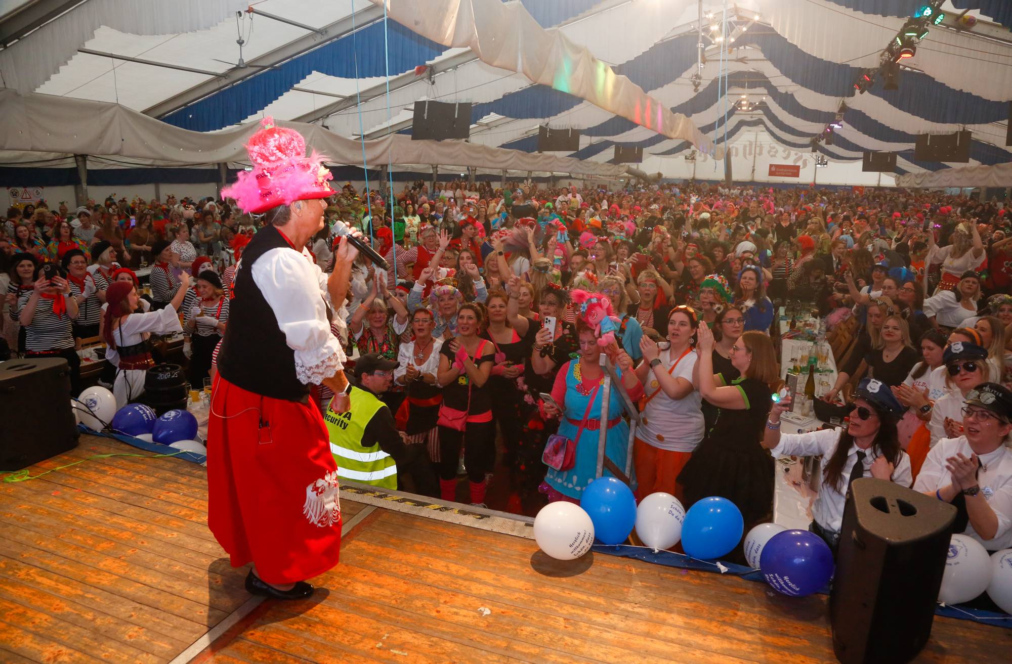 Und auch Marita Köllner ist immer für ein Späßchen zu...