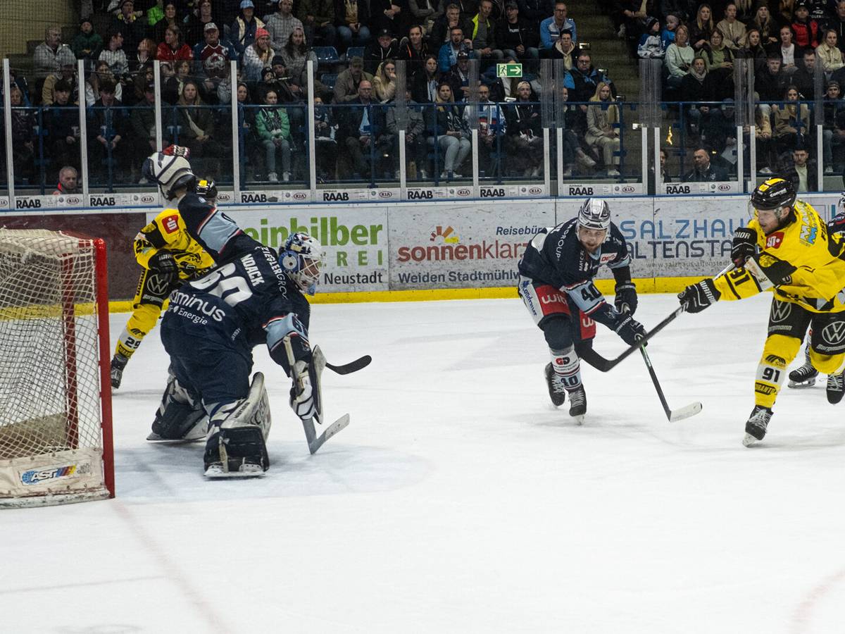 Krefeld Pinguine - Blue Devils Weiden
