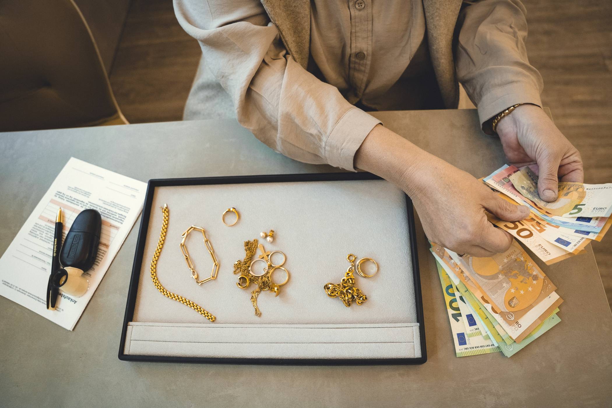 Heike Zimmermann: Glanzvoller Auftritt für alten Schmuck