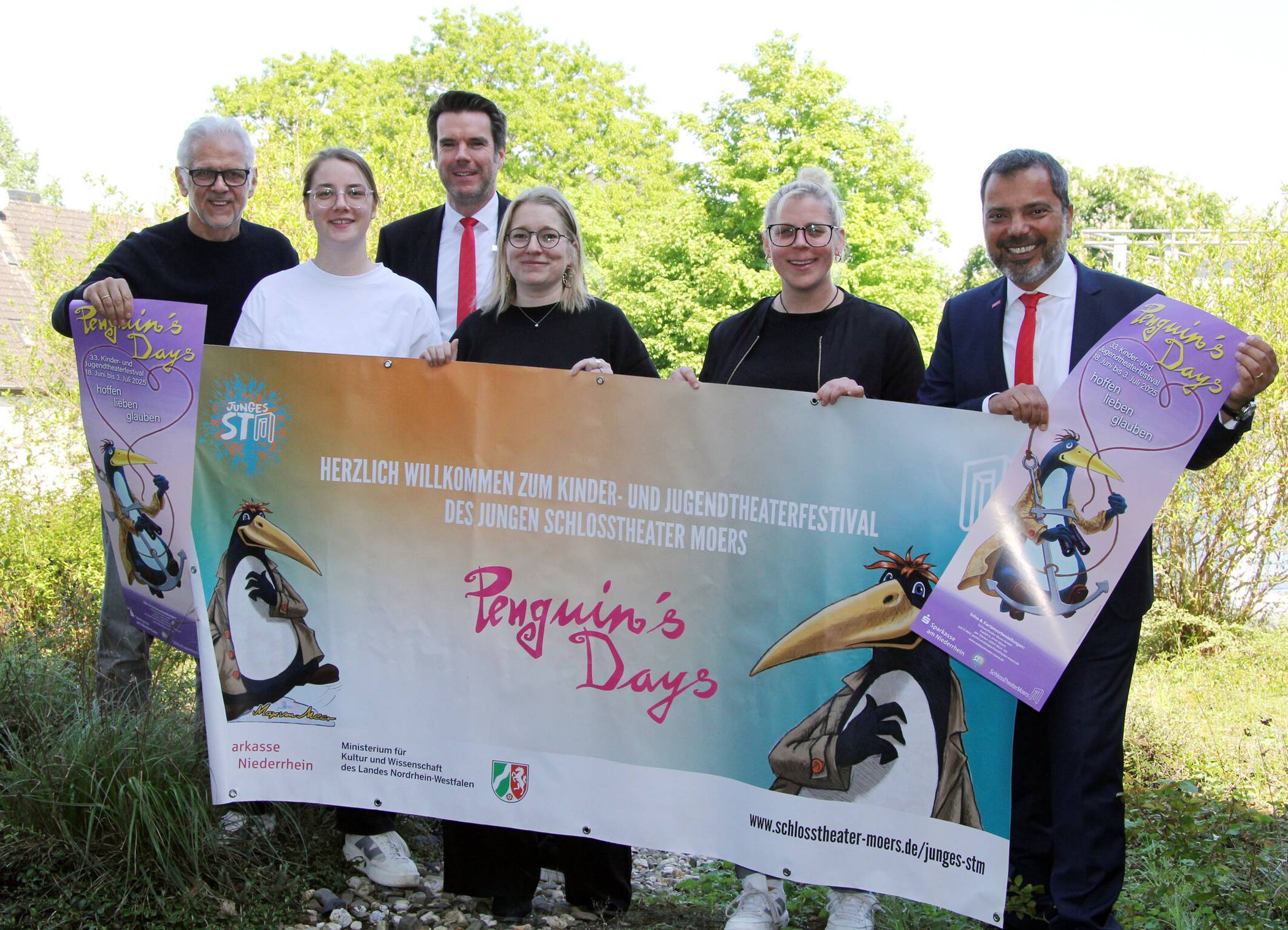 Bei der Pressekonferenz präsentierte das Schlosstheater gemeinsam mit seinem langjährigen Hauptsponsor Sparkasse am Niederrhein das fertige Festivalprogramm.