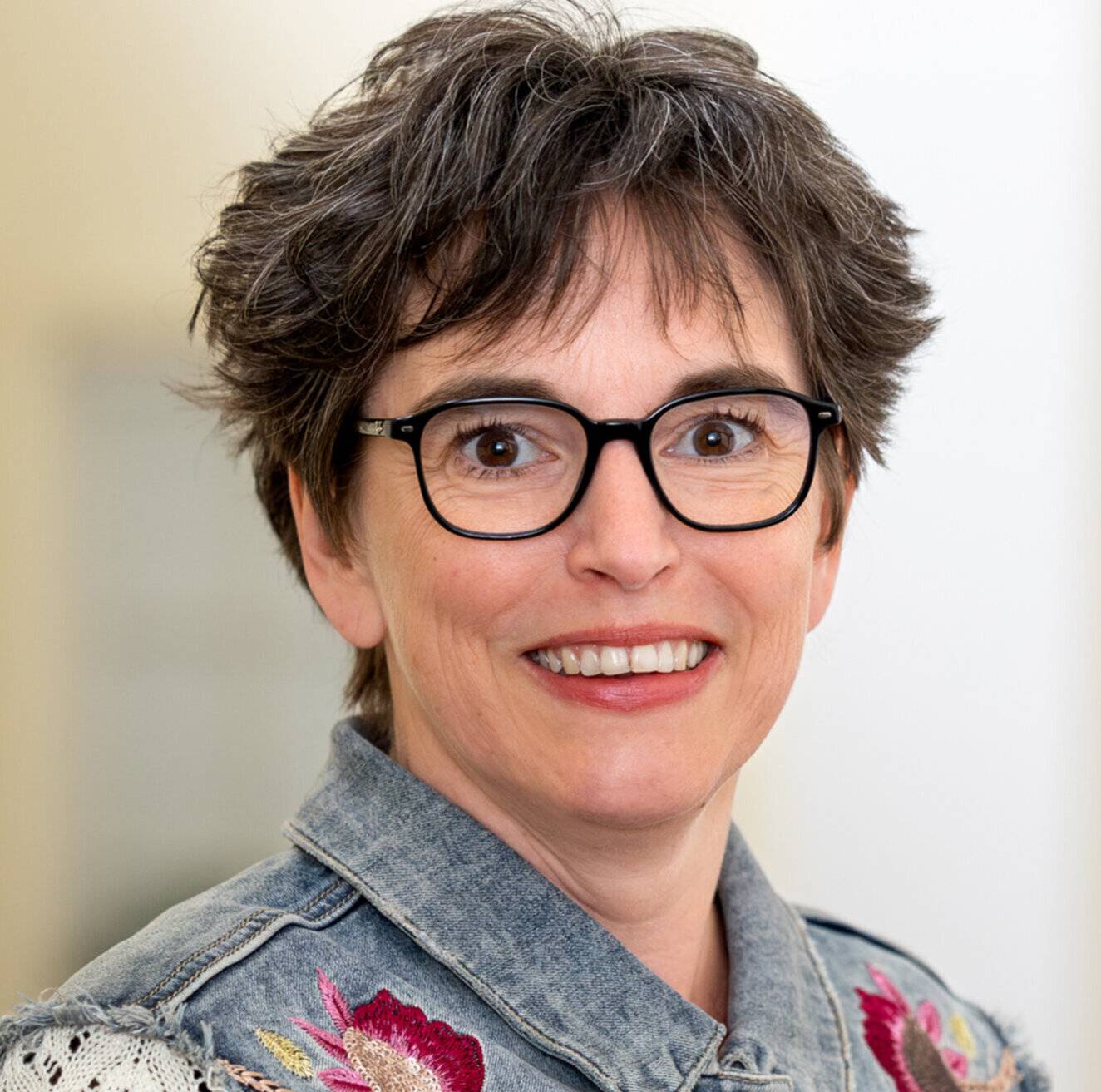  Leitet die Chöre Tonköpfe und Frauenpower: Chorleiterin Andrea Kautny. 