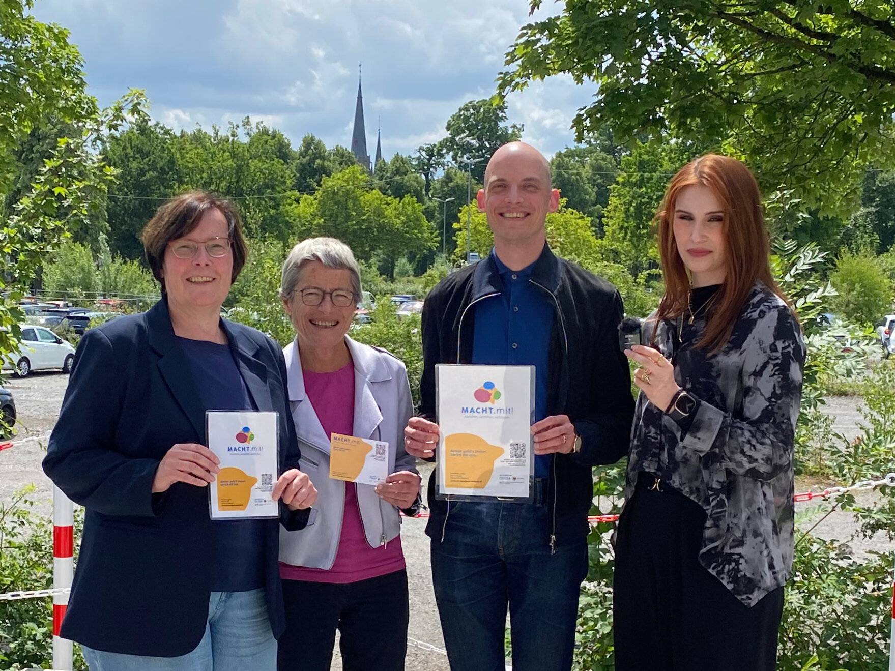  Stellten „Macht.mit!“ vor (v.l.): Petra Kurek (Bildungswerk FRIEDA), Dr. Dagmar Herbrecht (Leiterin des Evangelisches Erwachsenenbildungswerk), Projektkoordinator Frederik Göke und Rebecca Rübsam (Bildungswerk FRIEDA, Kirchenkreis Moers). 