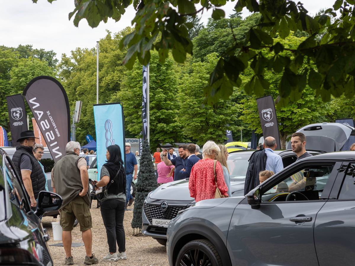 Markenvielfalt 2025 - Die Auto-Messe auf der Krefelder Rennbahn
