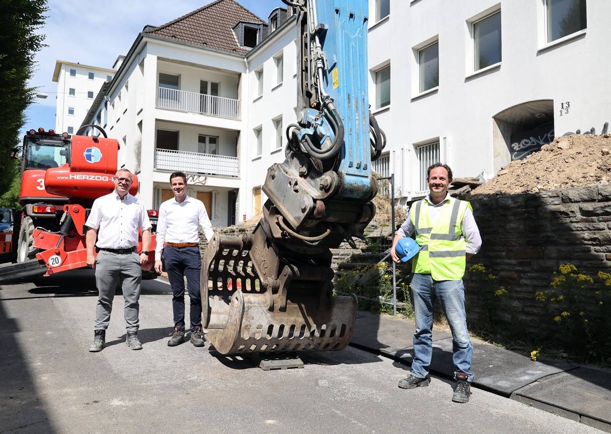 Neues Geschäftshaus mit Hotel und Rooftop-Bar
