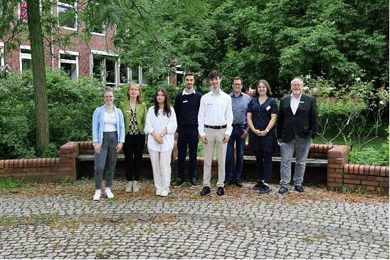  Eine Abordnung der Verwaltung und des Personalrats begrüßte am 1. August die neuen Auszubildenden im Rathaus. 