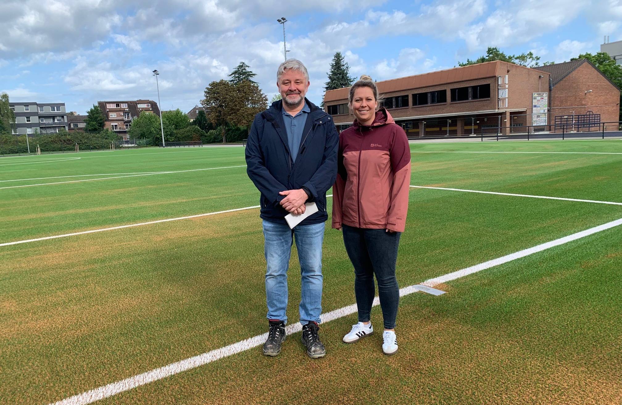 Projektbetreuerin Vera Vincentz und der Ingenieur