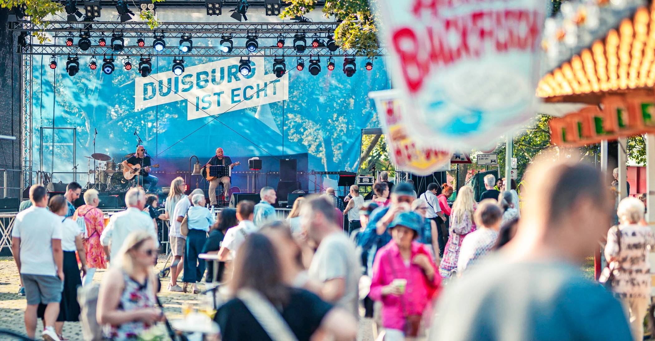  Das Ruhrorter Hafenfest ist echt Duisburg. 