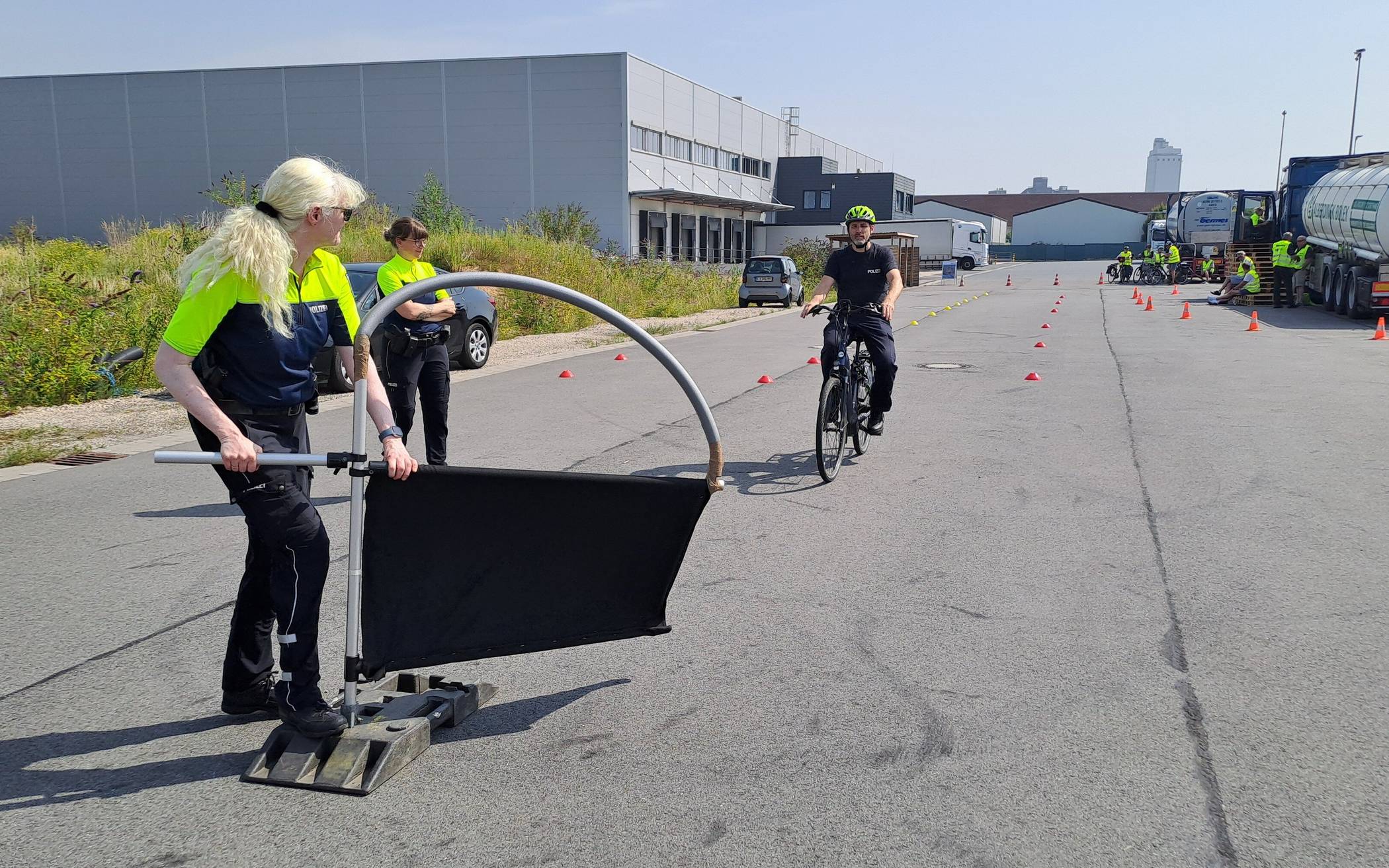 Um die Vermeidung von "Dooring-Unfällen" geht es bei dieser...