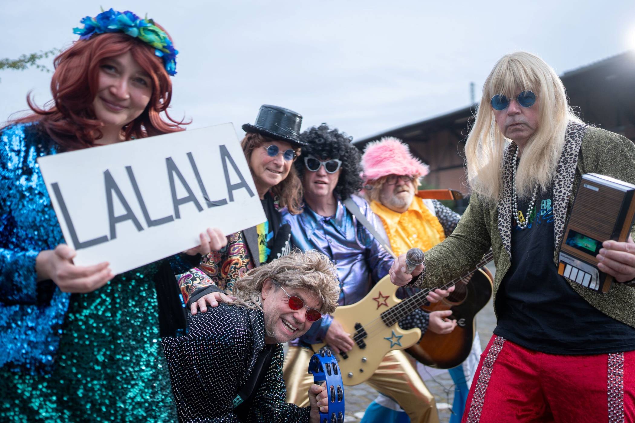 Abends wird mit Glam Bam gefeiert.