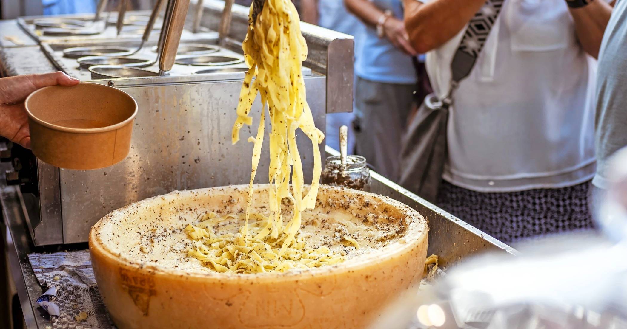 Pasta aus dem Parmesanlaib mit Trüffeln