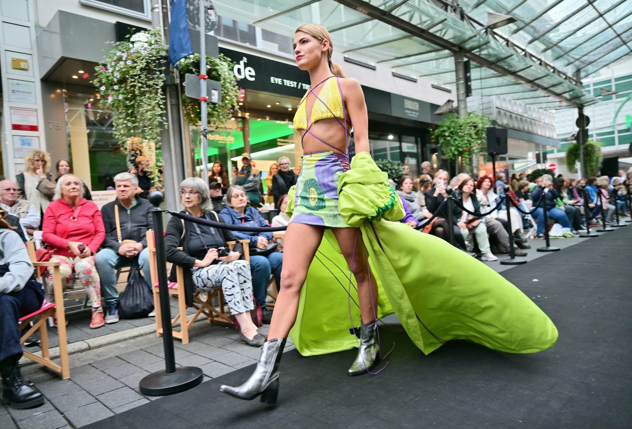 Ein Catwalk mitten in der City: Die Mode steht vom 18. bis 21. September in Krefeld im Mittelpunkt.