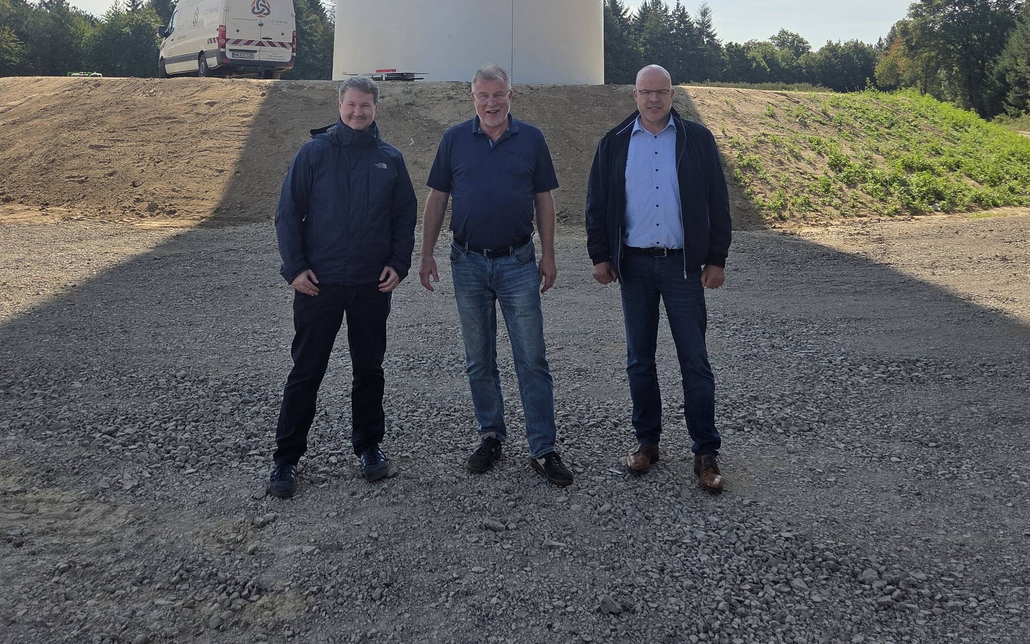  Dr. Michael Buijzen (Klimamanager Gemeinde), Dr. Karl-Heinz Weißbarth und Bernd Gather (Fachbereichsleiter Bereich Bauen und Planung) (v.l.).  