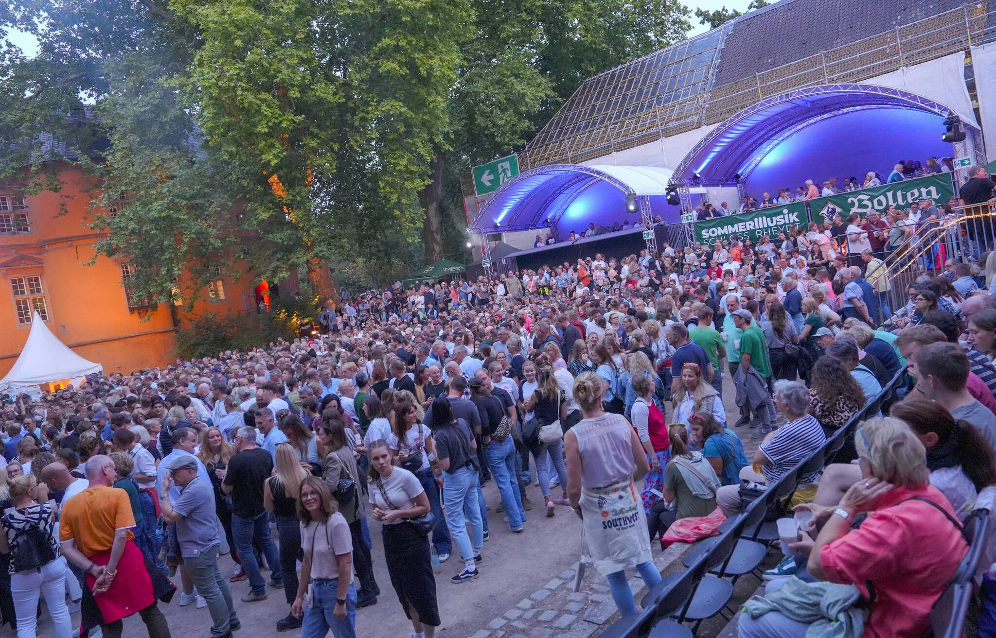 Zur „Halbzeit“ der SommerMusik Schloss Rheydt sorgten Querbeat für jede Menge...