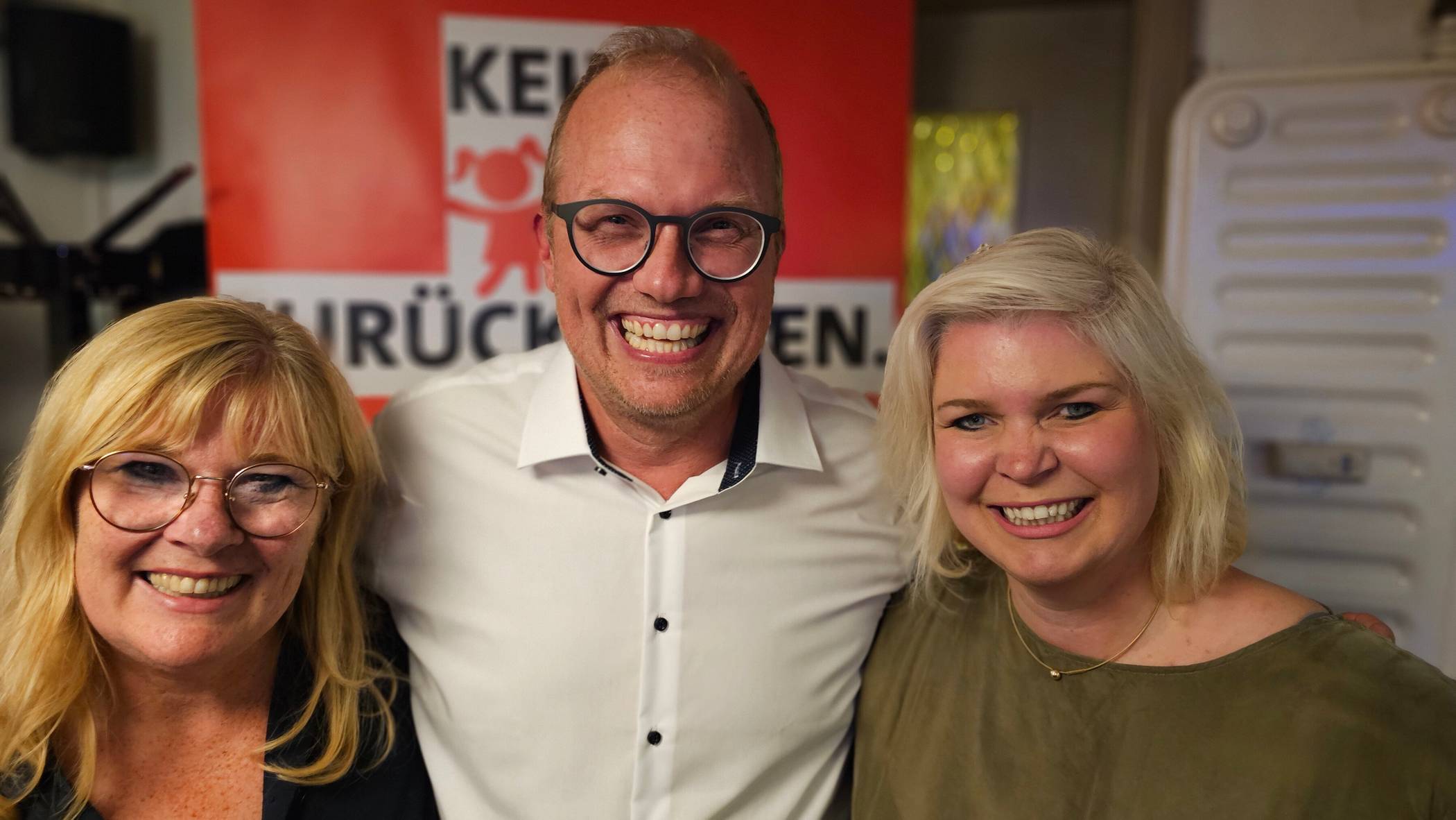 Jochen Ott (MdL) mit Nicole Niederdellmann-Siemes (l.) und Chantal Messing, Parteivorsitzende SPD Meerbusch. 
