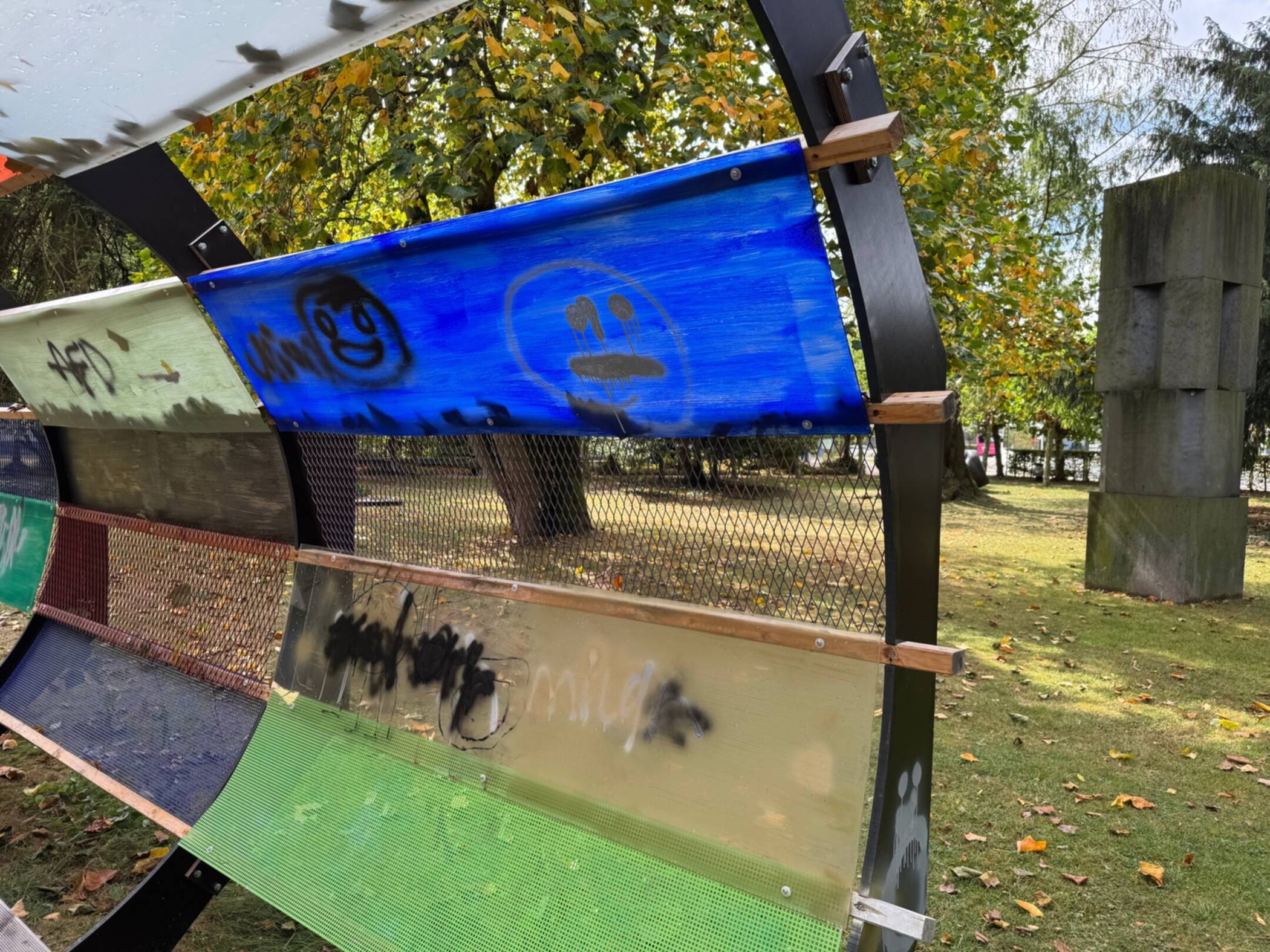  Die beschmierte Installation „Weststream“. 