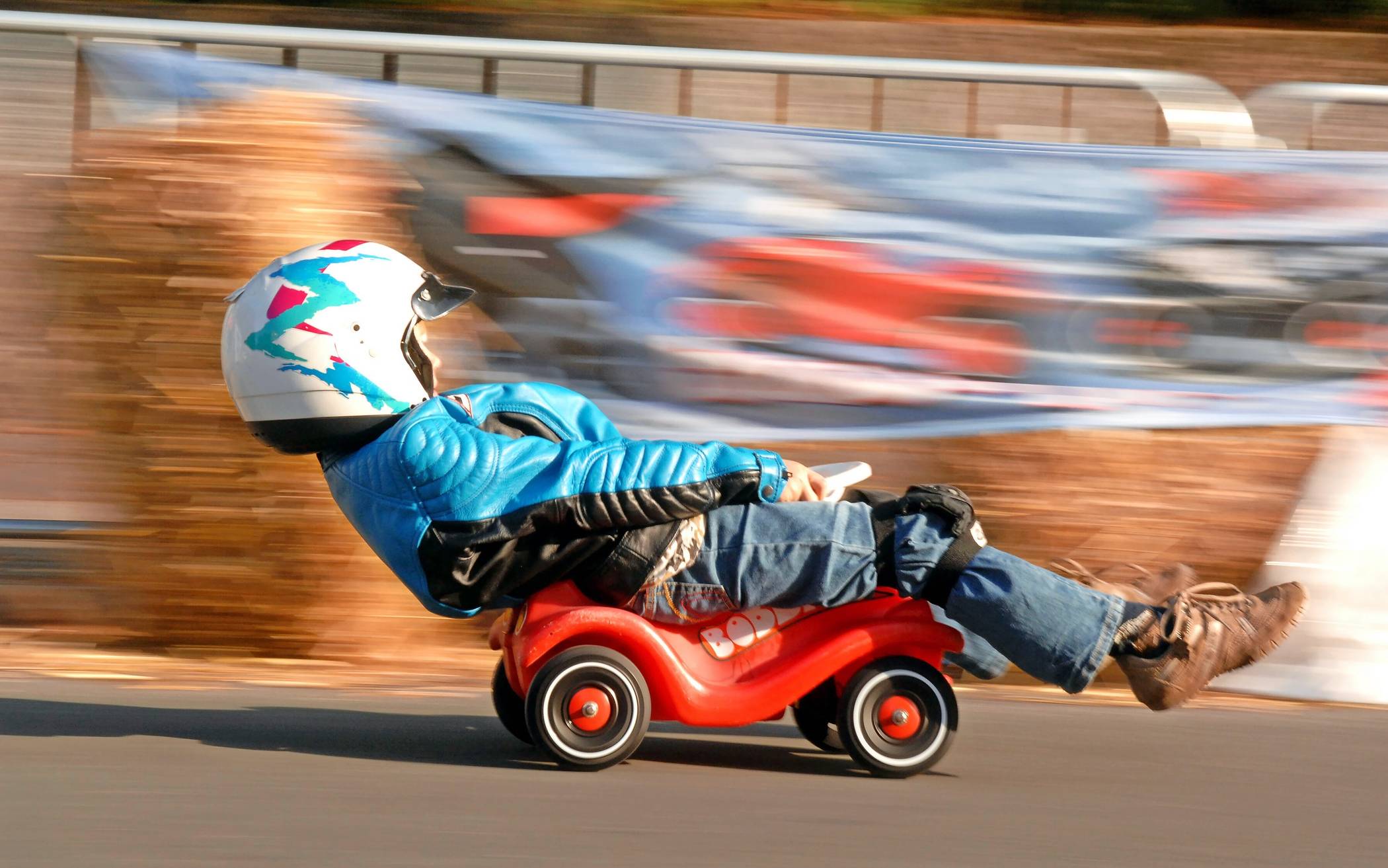 Die Deutsche BIG Bobby Car Meisterschaft erobert am 13. und 14. September die Mönchengladbacher Hindenburgstraße.  