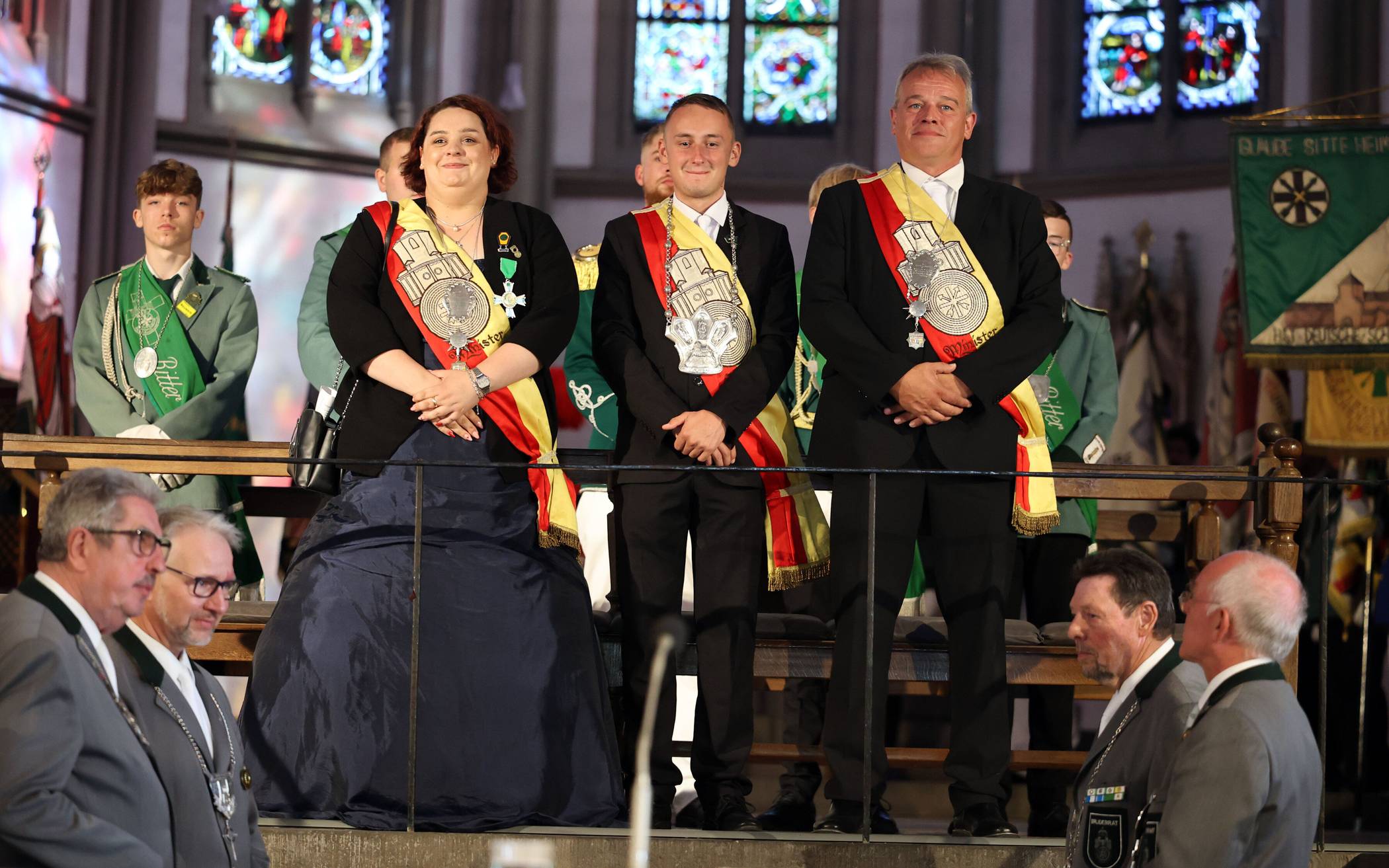 Das neue Bezirkskönigshaus wird offiziell in sein Amt...