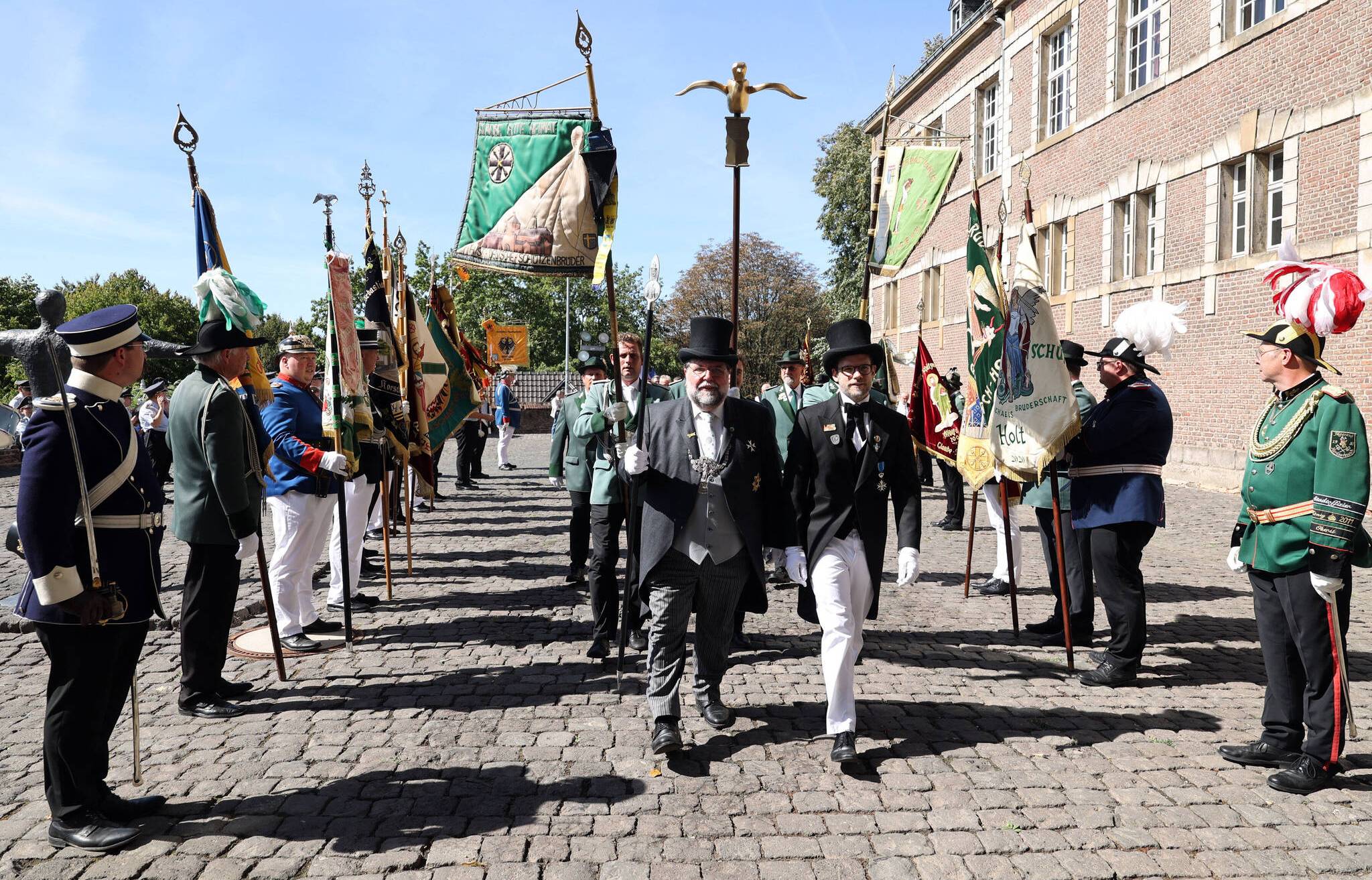 Schützenchef Horst Thoren und Oberbürgermeister Felix Heinrichs...