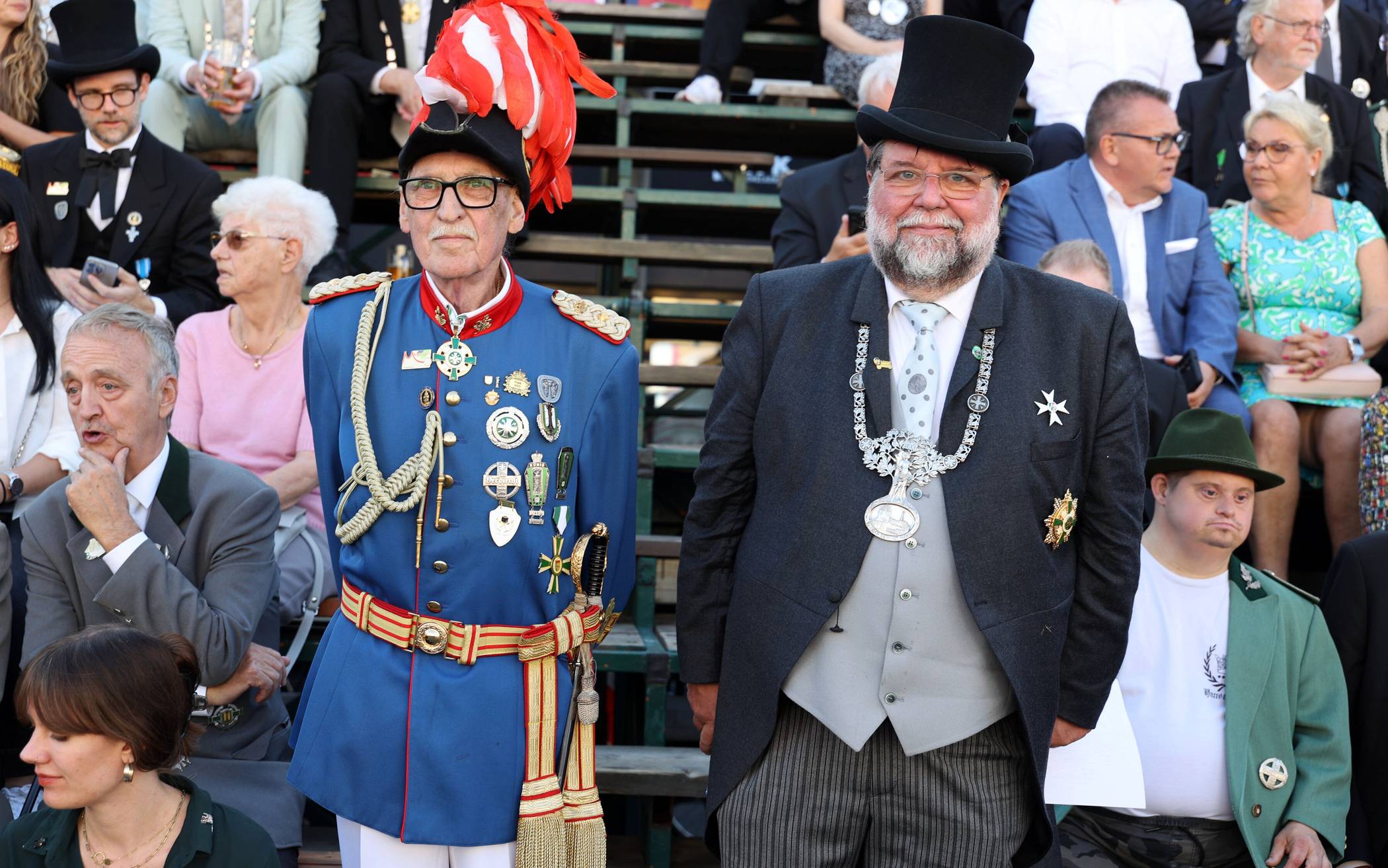 Franz de Teba neben Bezirksbundesmeister Horst...