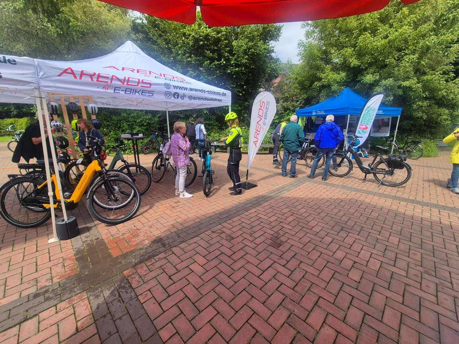 Unter dem Motto „Mit Sicherheit mobil – aktiv in allen Lebenslagen“ stehen moderne Fortbewegungsmittel, Verkehrssicherheit und individuelle Mobilitätslösungen im Fokus. 