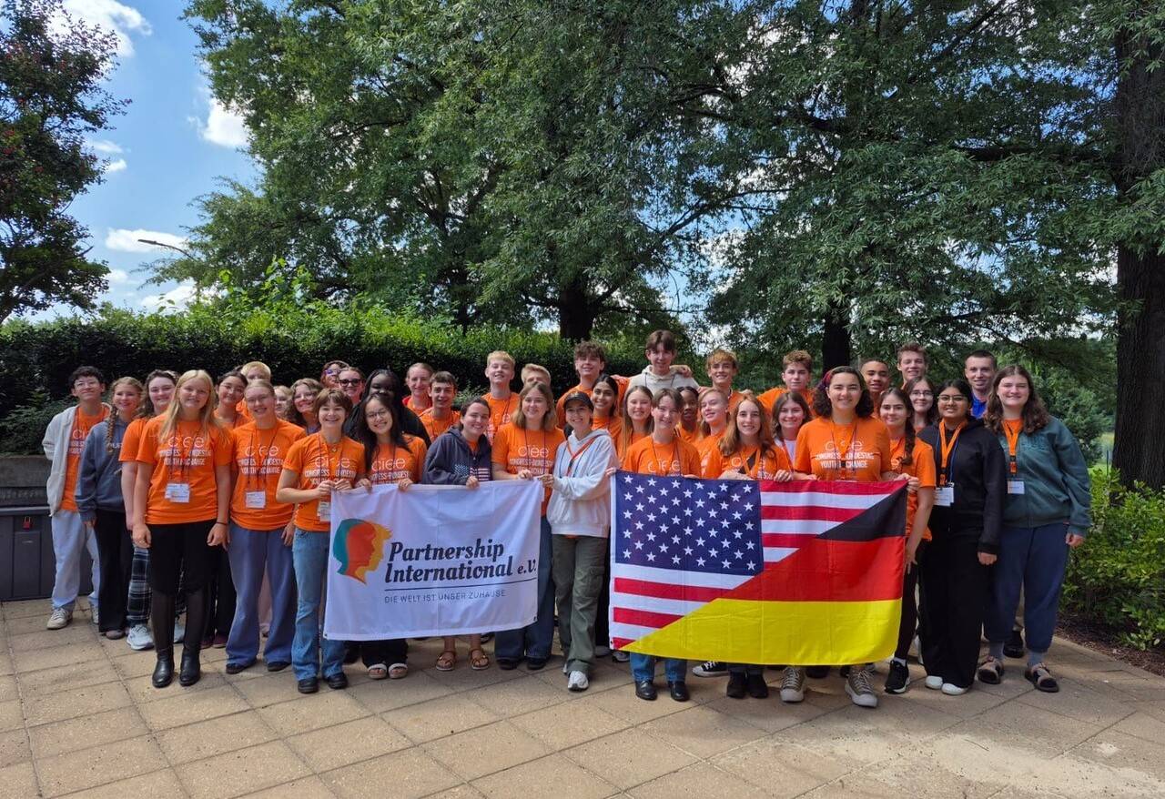  Die diesjährigen Stipendiaten des CBYX in Washington, D.C. vor ihrem Abflug nach Deutschland. 