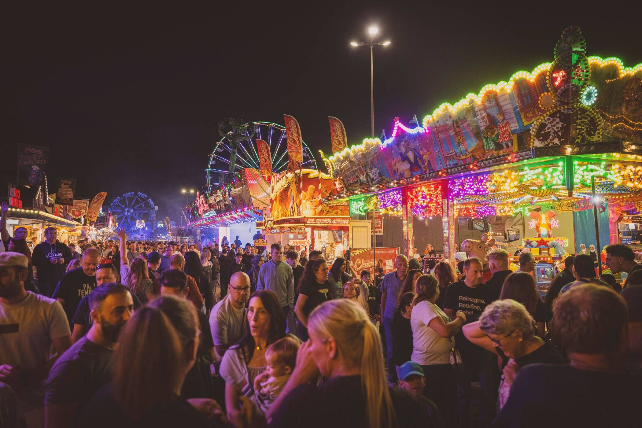 Die Moerser Kirmes hat von Freitag (05.09.) bis Dienstag (09.09.) hunderttausende Besucher:innen in die Innenstadt gelockt.