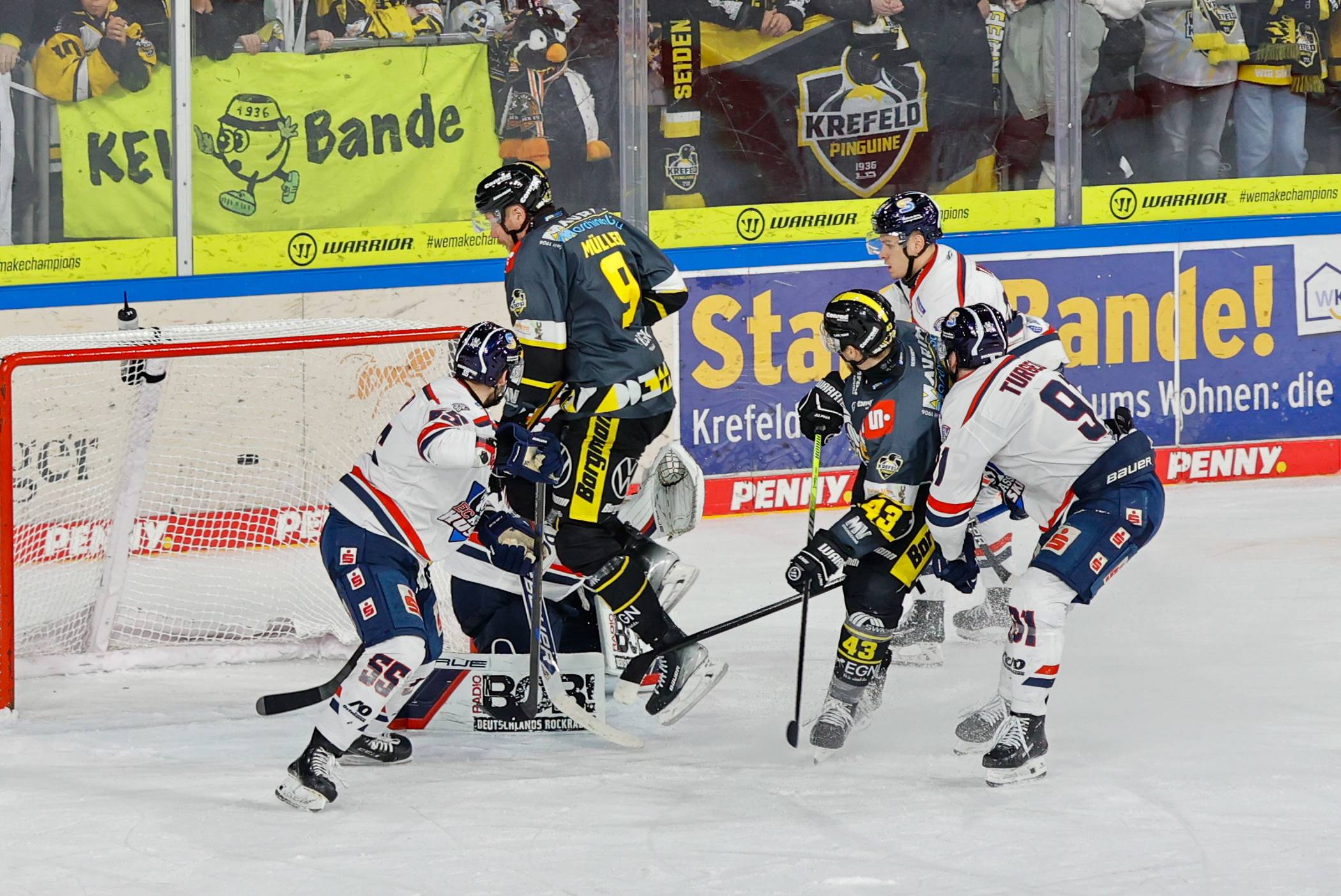  Am Sonntag findet der letzte Test der Pinguine gegen die Kassel Huskies statt. Bully in der Yayla Arena ist um 15:00 Uhr. 
